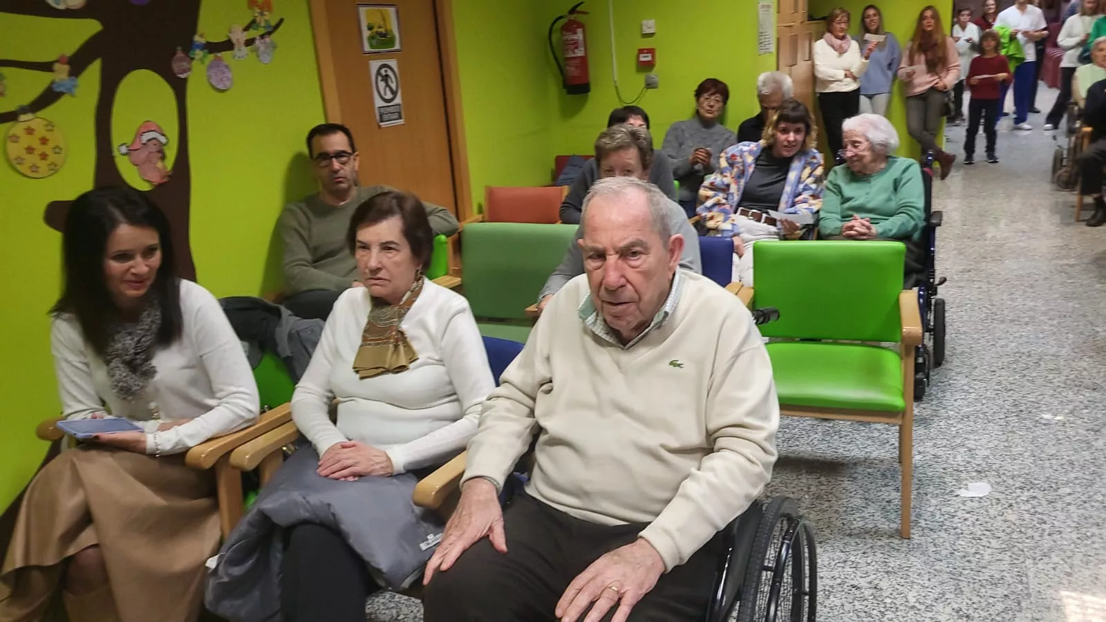 Brindis Navideño de Alzheimer Huesca en el Centro Recuerdos