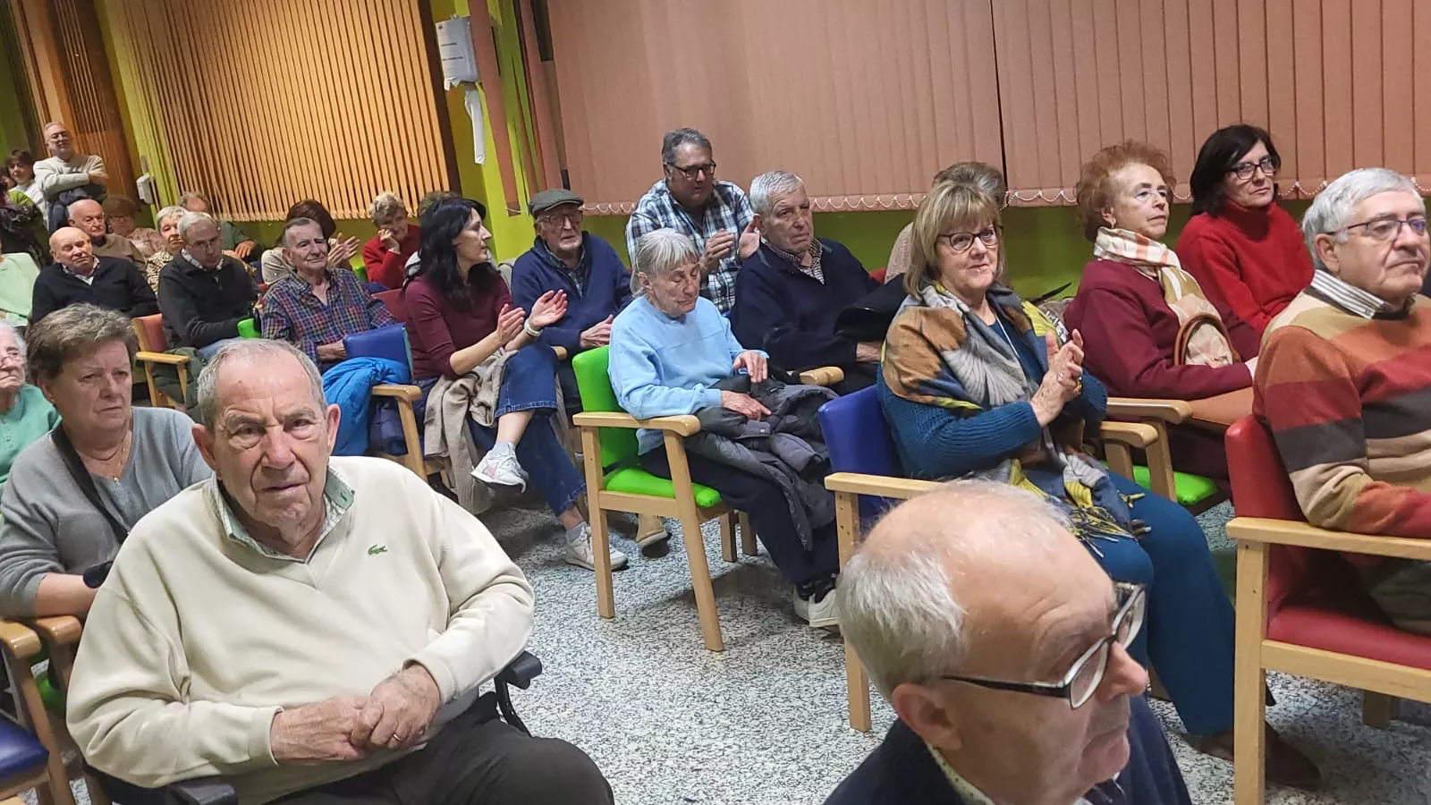 Brindis Navideño de Alzheimer Huesca en el Centro Recuerdos