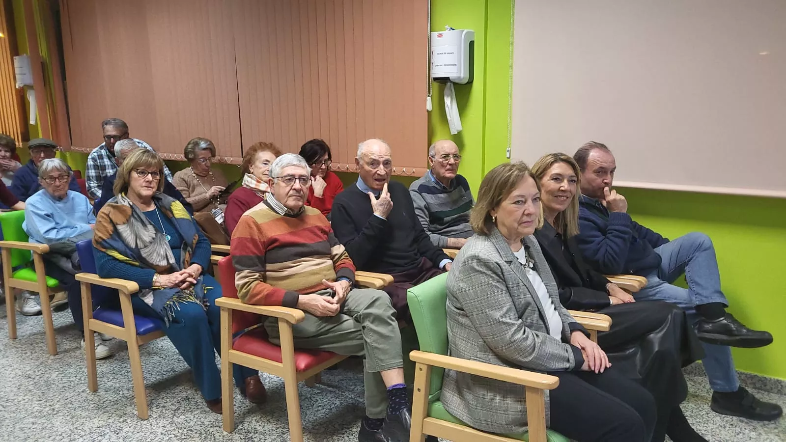 Brindis Navideño de Alzheimer Huesca en el Centro Recuerdos