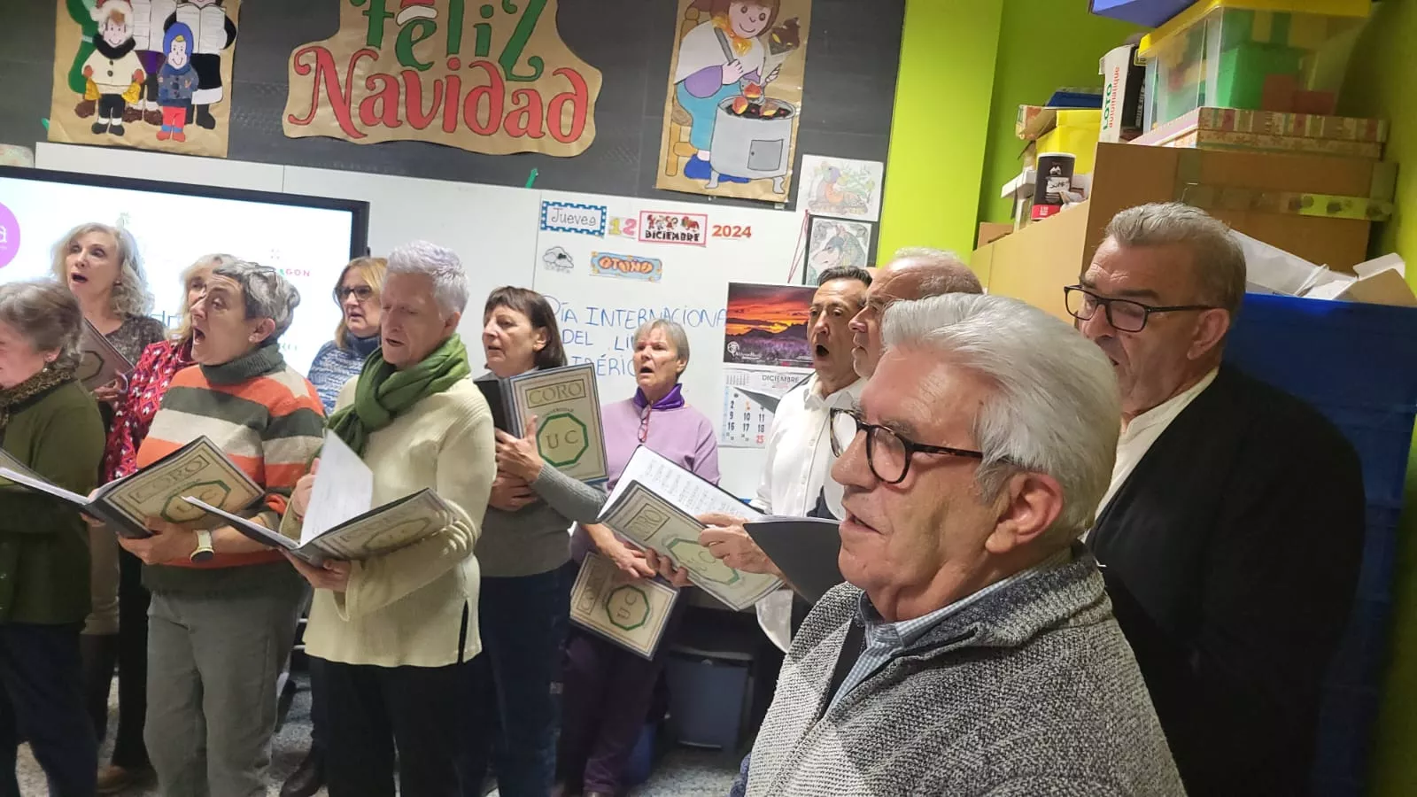 Brindis Navideño de Alzheimer Huesca en el Centro Recuerdos
