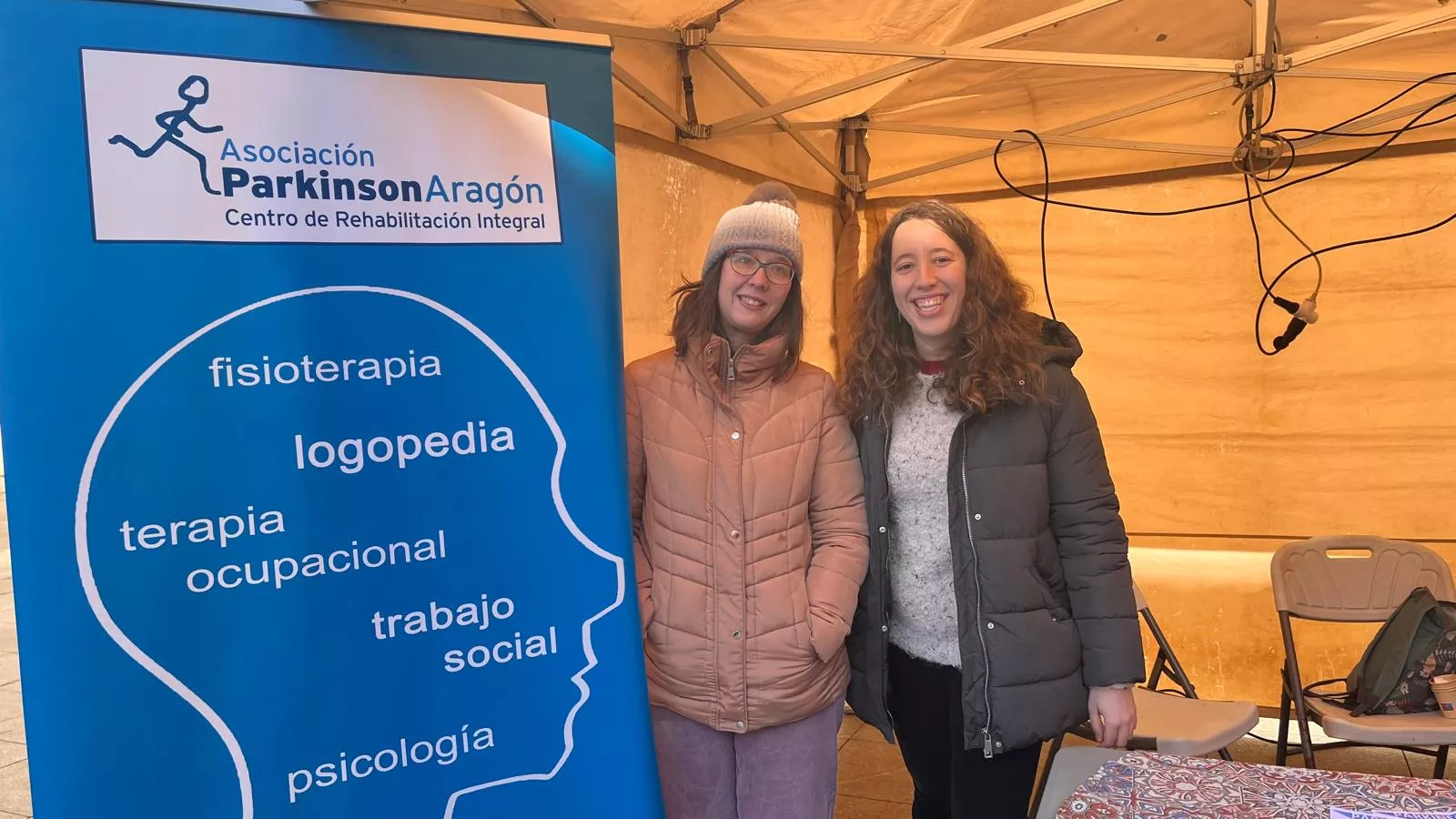 Feria Solidaria navideña en la plaza López Allué de Huesca. Foto Mercedes Manterola