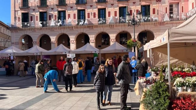 La Feria Solidaria de Huesca, en la plaza López Allué. La Feria Solidaria de Huesca, en la plaza López Allué.