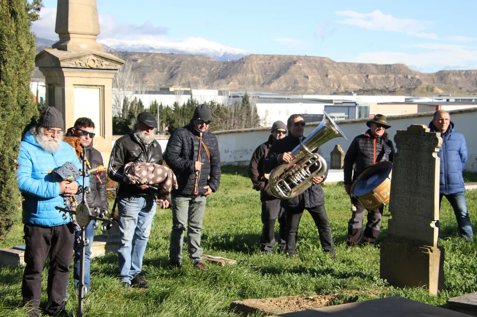 Círculo Republicano CRMAHU y CNT celebrando el décimo aniversario del Memorial 545. Foto Carlos Neofato