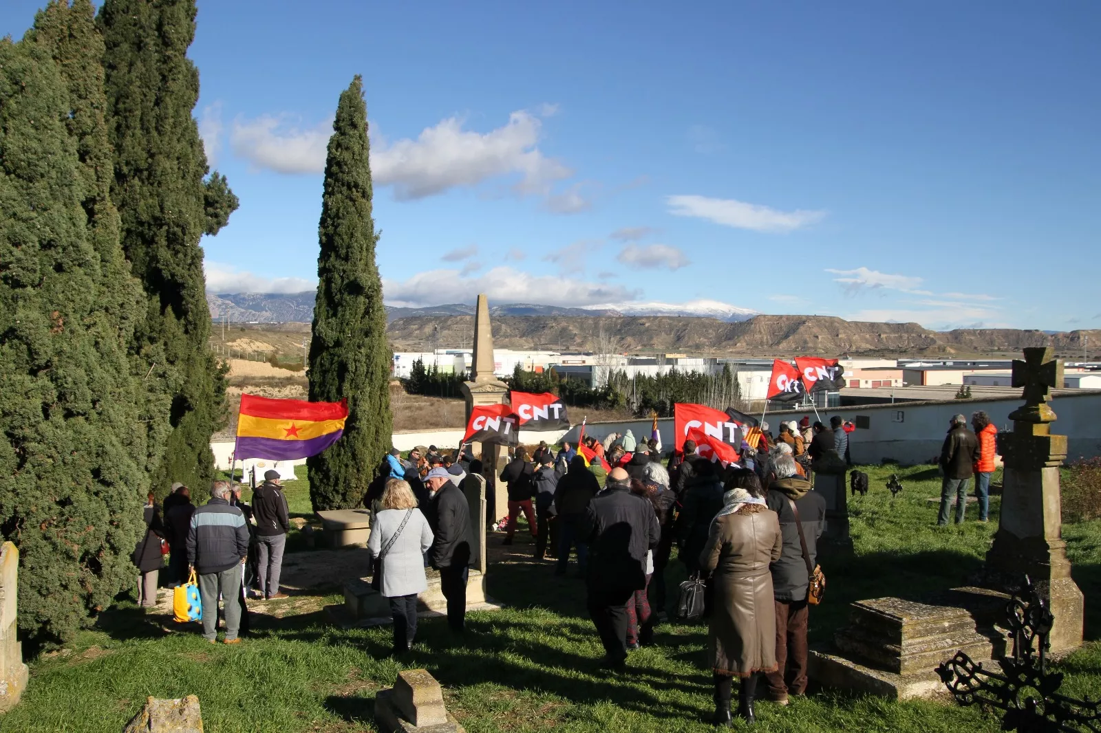 Círculo Republicano CRMAHU y CNT celebrando el décimo aniversario del Memorial 545. Foto Carlos Neofato