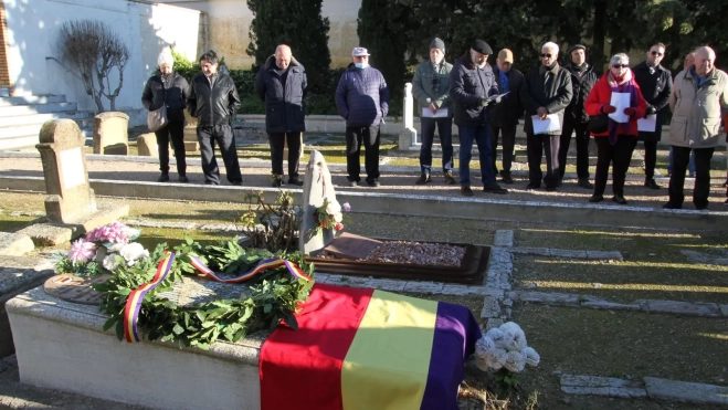 Círculo Republicano CRMAHU y CNT celebrando el décimo aniversario del Memorial 545. Foto Carlos Neofato Círculo Republicano CRMAHU y CNT celebrando el décimo aniversario del Memorial 545. Foto Carlos Neofato