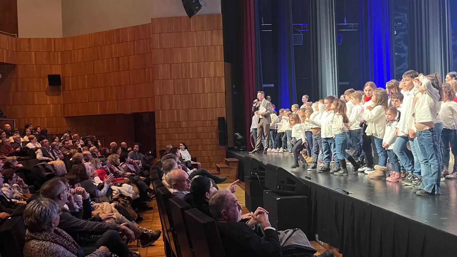 Décima gala de jota Amigos de Roberto a beneficio de Aspanoa. Foto Mercedes Manterola