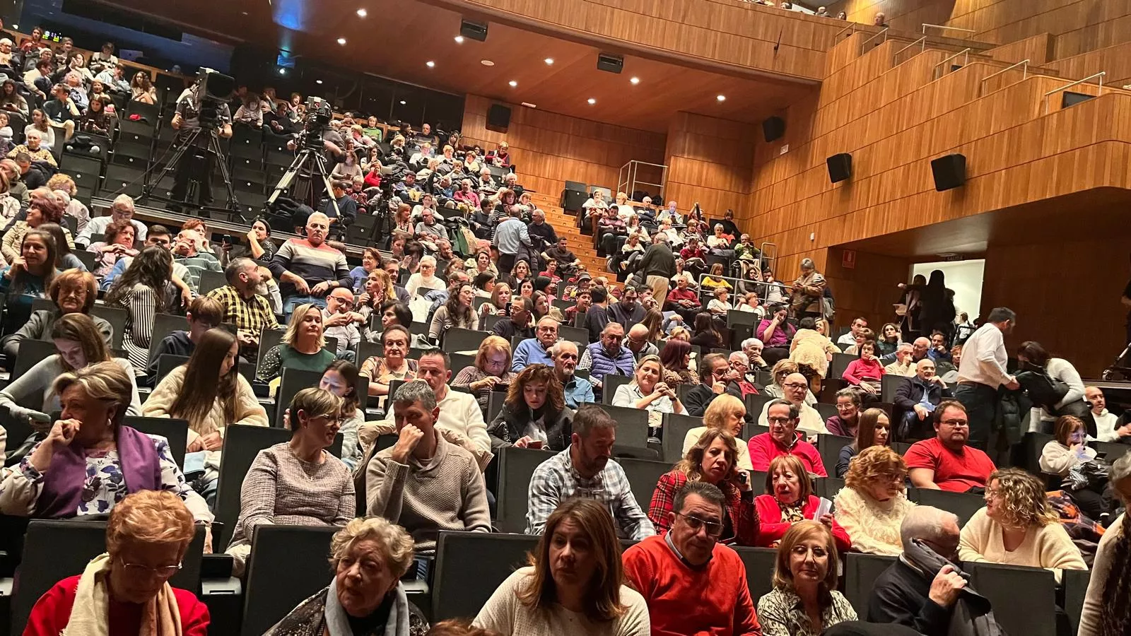Décima gala de jota Amigos de Roberto a beneficio de Aspanoa. Foto Mercedes Manterola