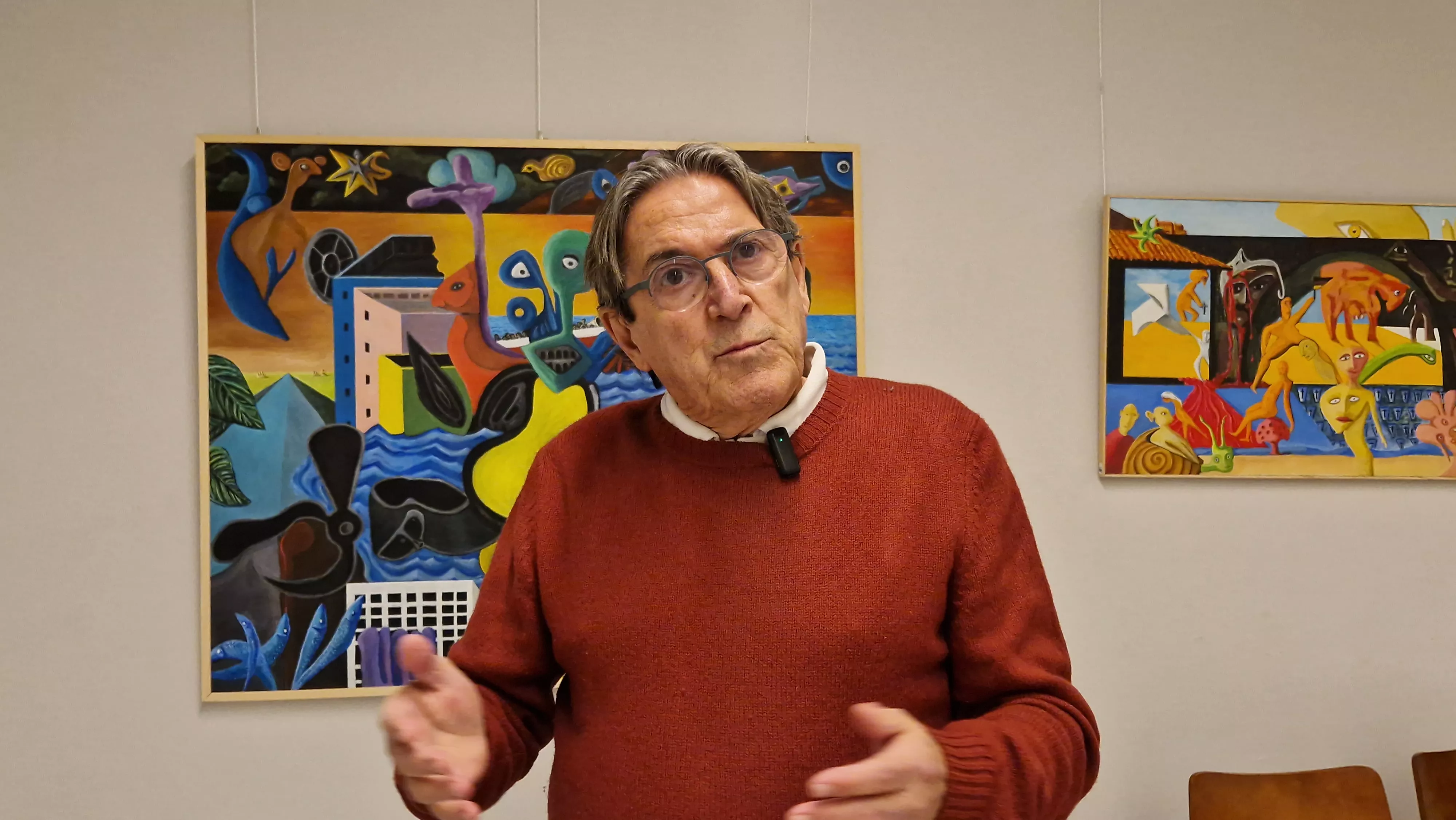 José Luis Naya Cabrero, con su exposición Cábalas en el Centro Manuel Benito. Foto Myriam Martínez