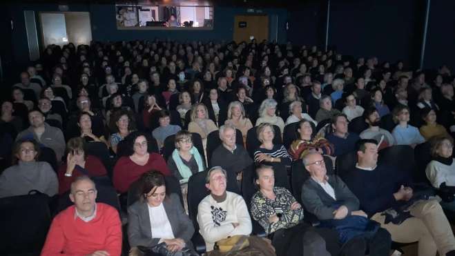 Javier Olivera pidió a los asistentes que cerrasen los ojos para realizar un ejercicio Javier Olivera pidió a los asistentes que cerrasen los ojos para realizar un ejercicio