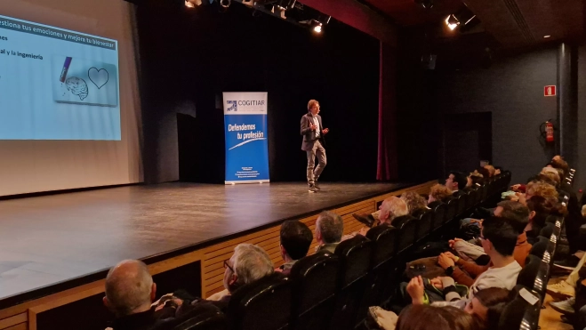 Javier Olivera, en plena exposición de su conferencia. Foto Myriam Martínez Javier Olivera, en plena exposición de su conferencia. Foto Myriam Martínez