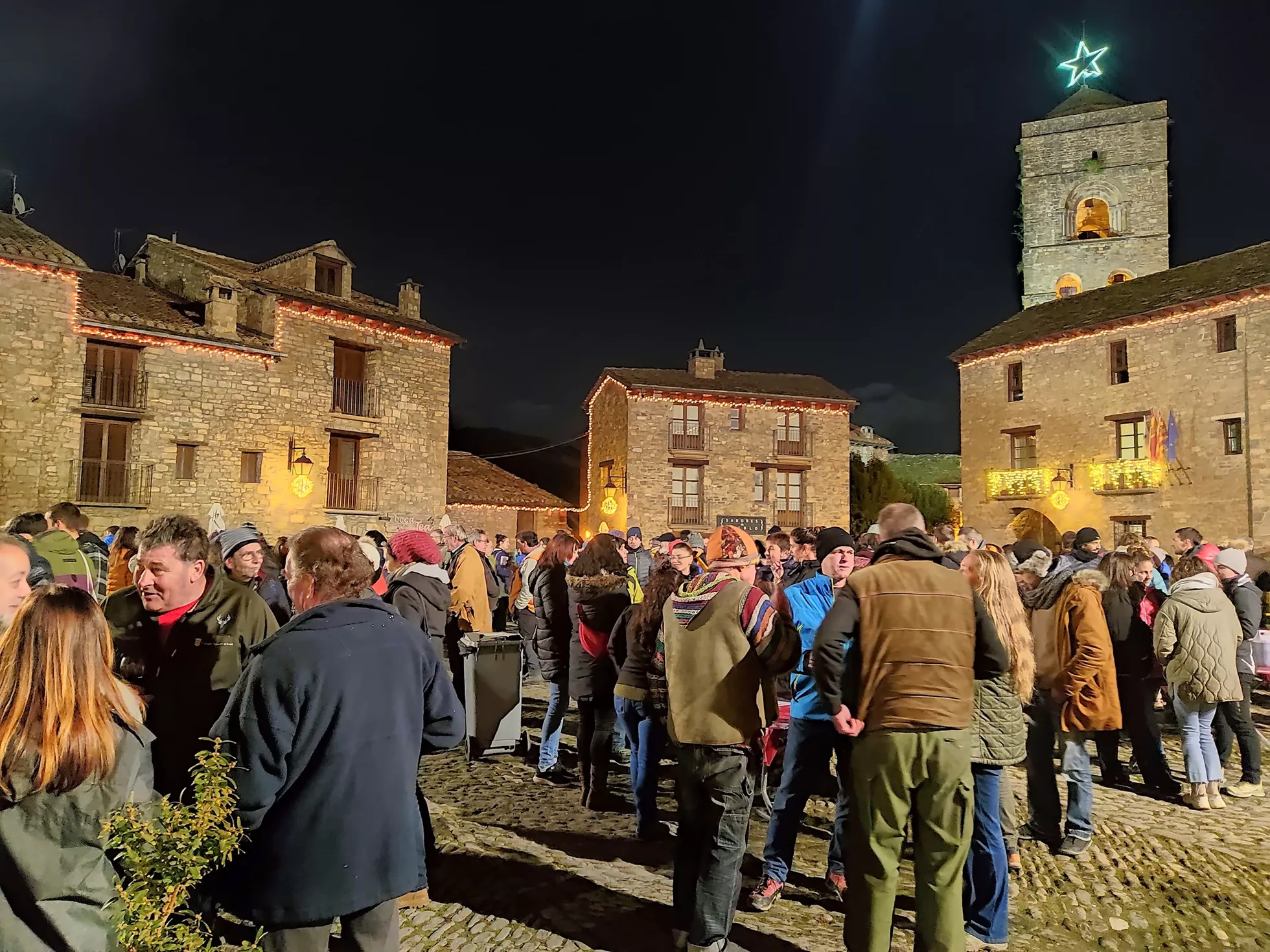 Cientos de personas participaron en la quince edición del Punchacubas en Aínsa.