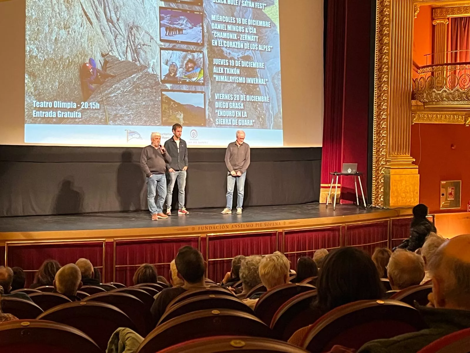 Manolo Bara, Iker Madoz y Lorenzo Ortas, en la apertura de las proyecciones de San Úrbez. Foto: Adrián Mora