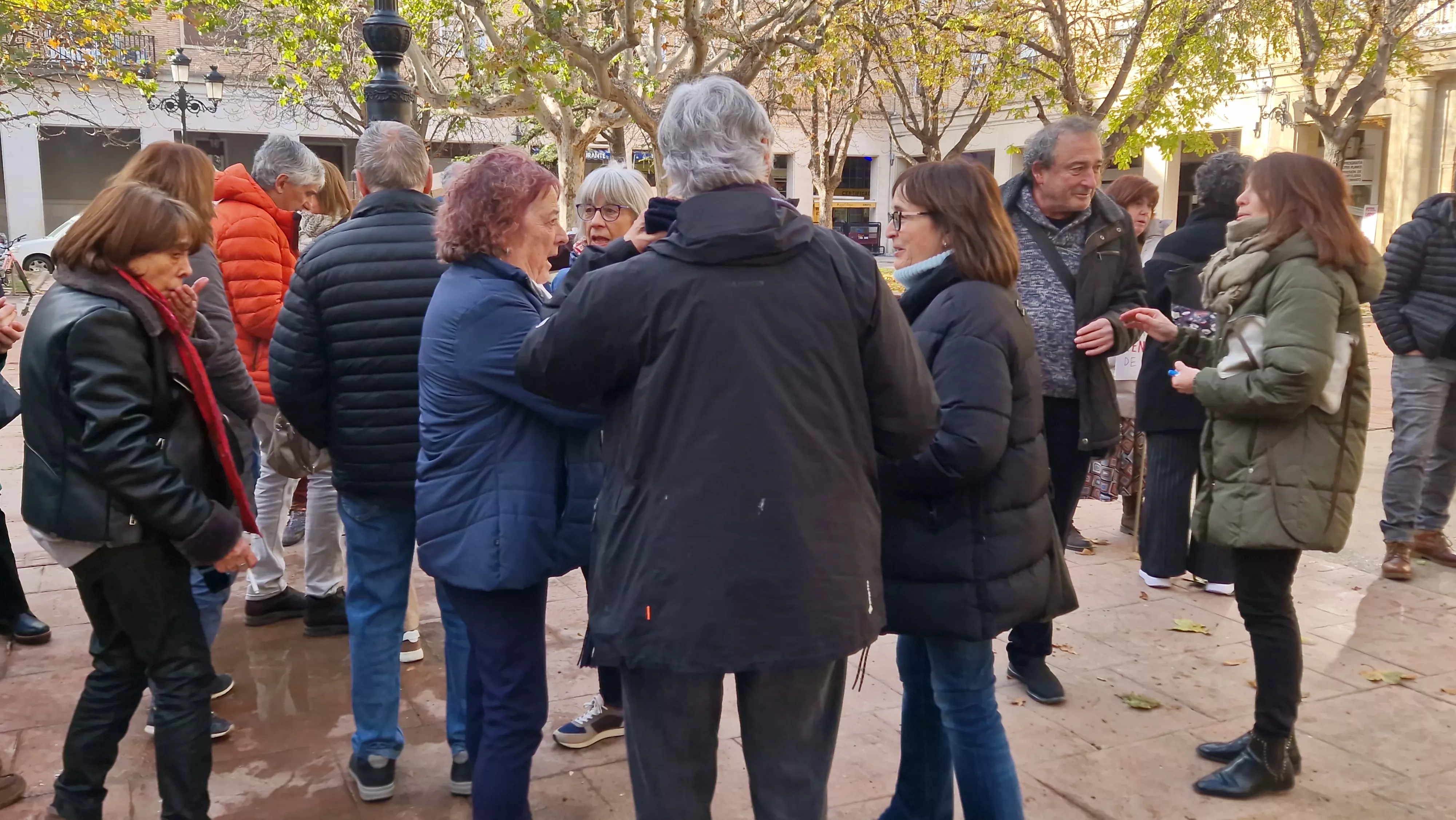Concentración ante Educación para pedir que se investigue al inspector jefe de Huesca 