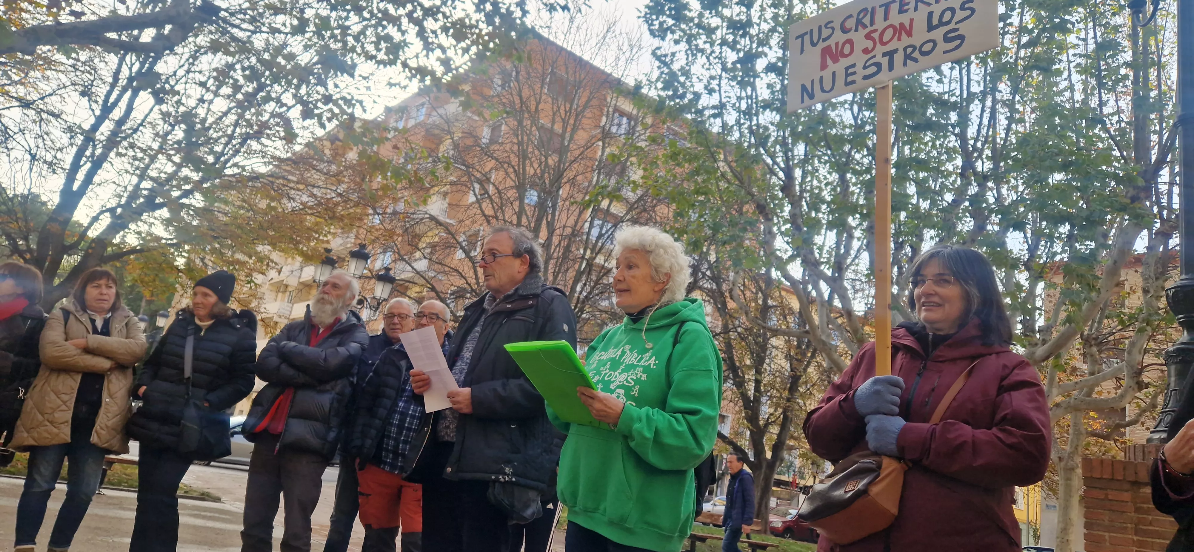 Concentración ante Educación para pedir que se investigue al inspector jefe de Huesca 