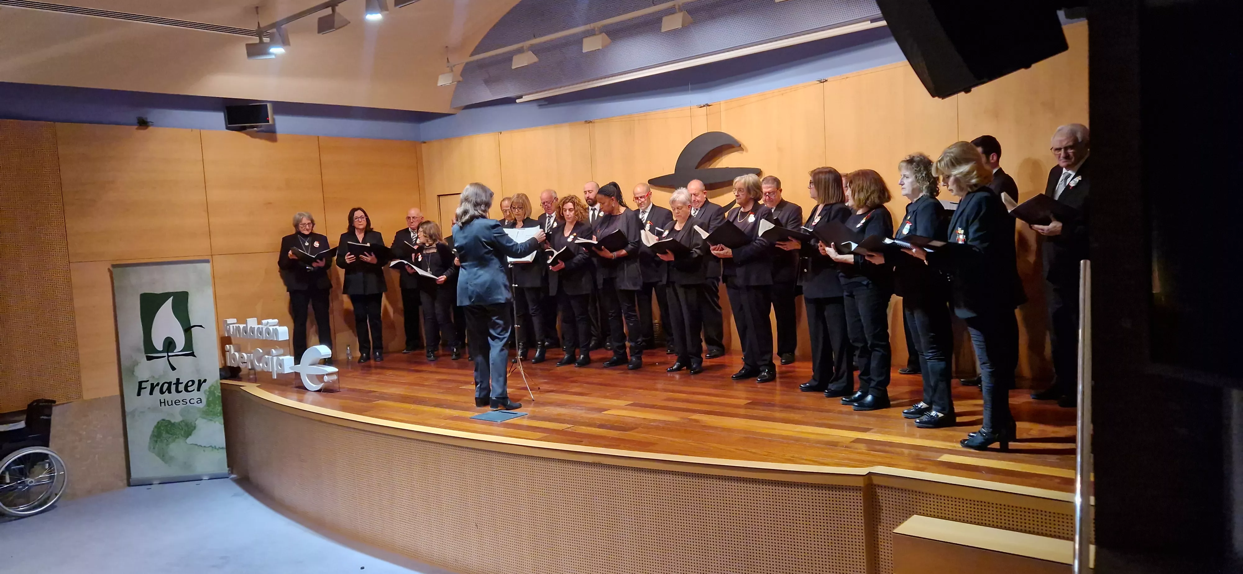 Coro Villa de Almudévar en el XIII Maratón de Villancicos de Huesca. Foto Myriam Martínez 