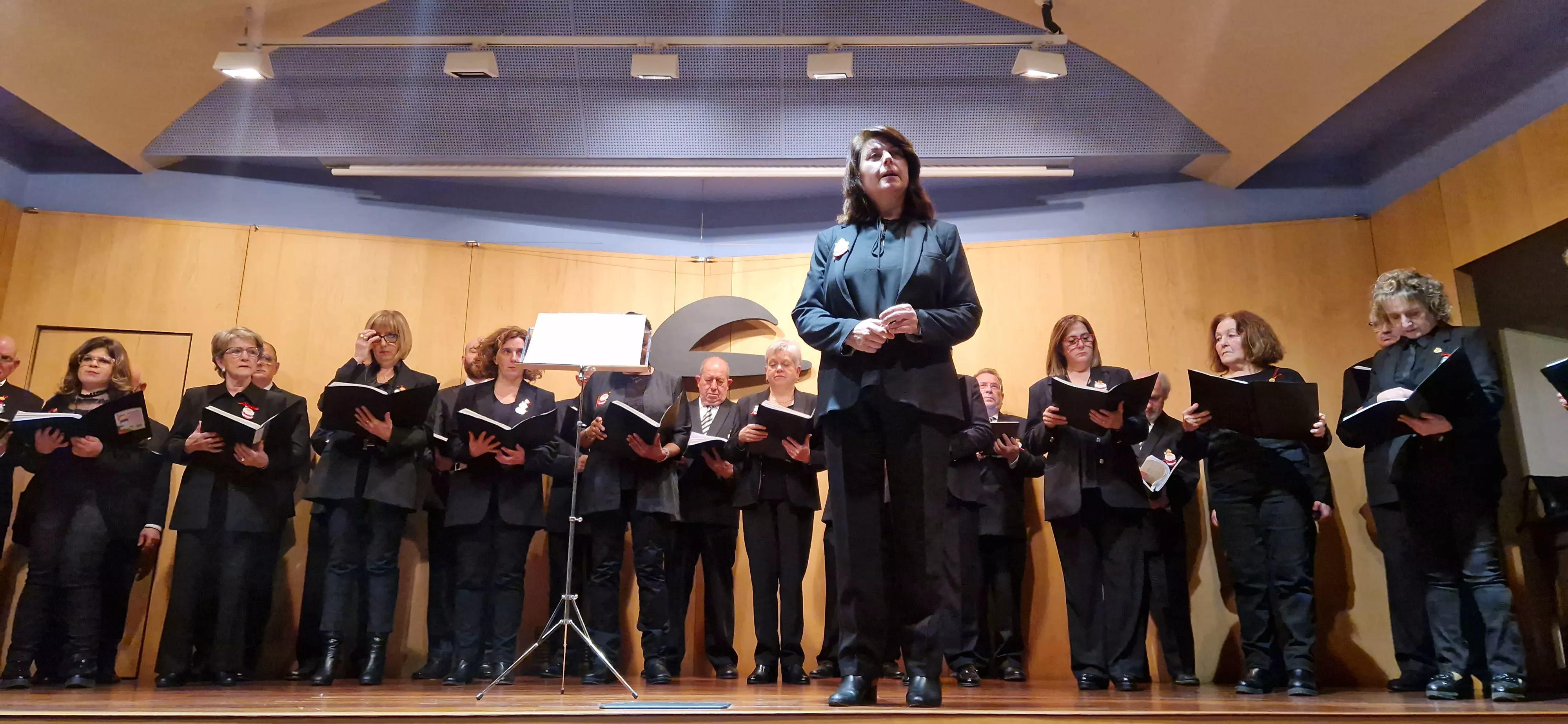 Coro Villa de Almudévar en el XIII Maratón de Villancicos de Huesca. Foto Myriam Martínez 