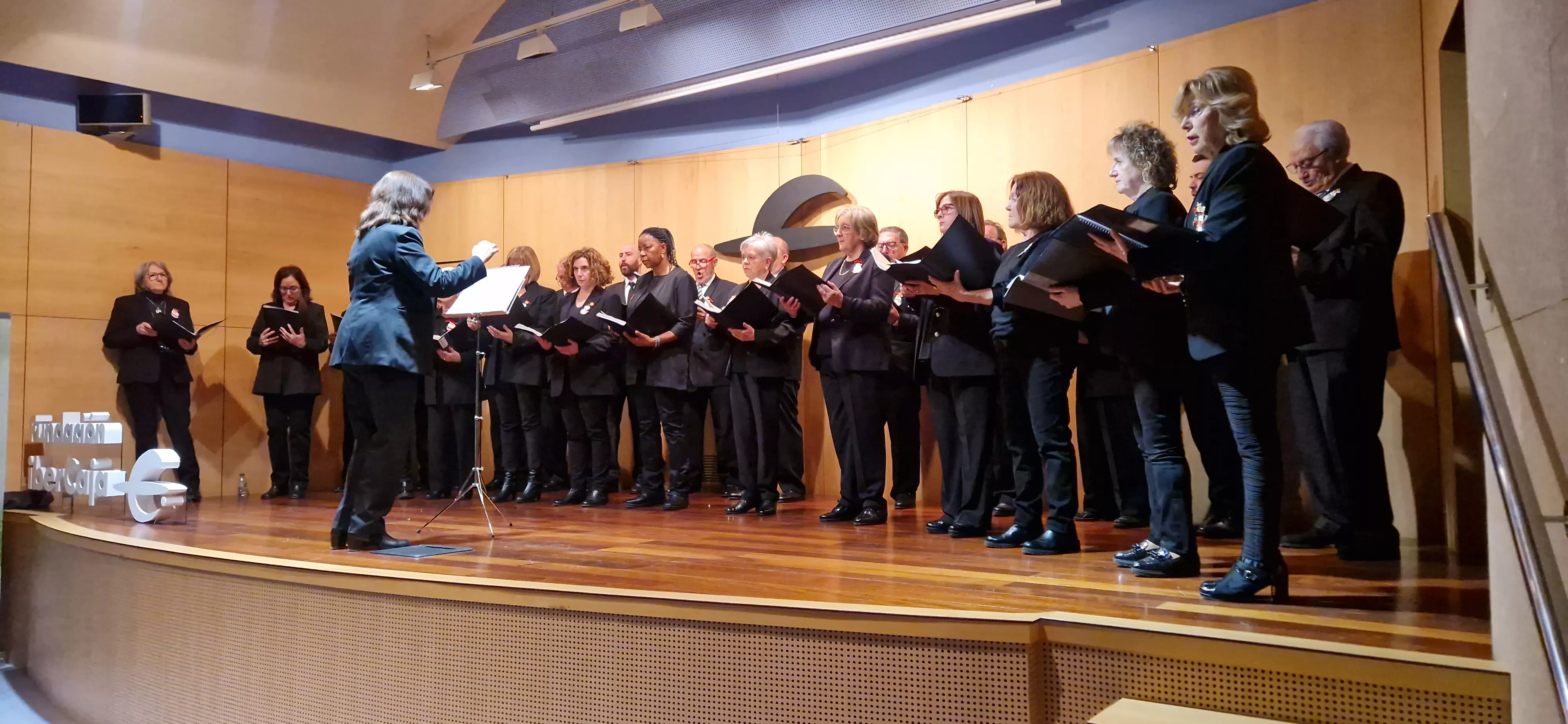 Coro Villa de Almudévar en el XIII Maratón de Villancicos de Huesca. Foto Myriam Martínez 