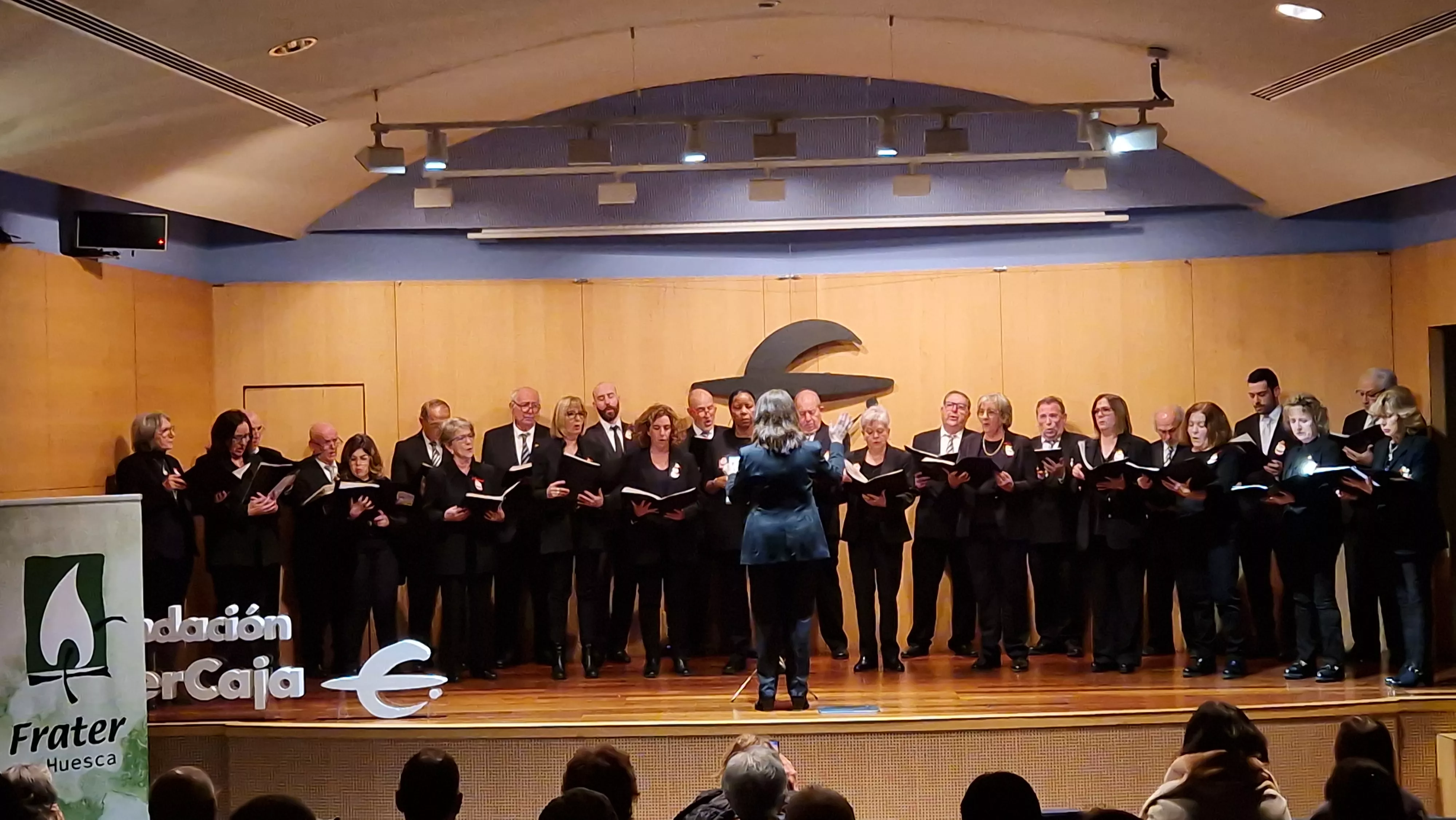 Coro Villa de Almudévar en el XIII Maratón de Villancicos de Huesca. Foto Myriam Martínez 