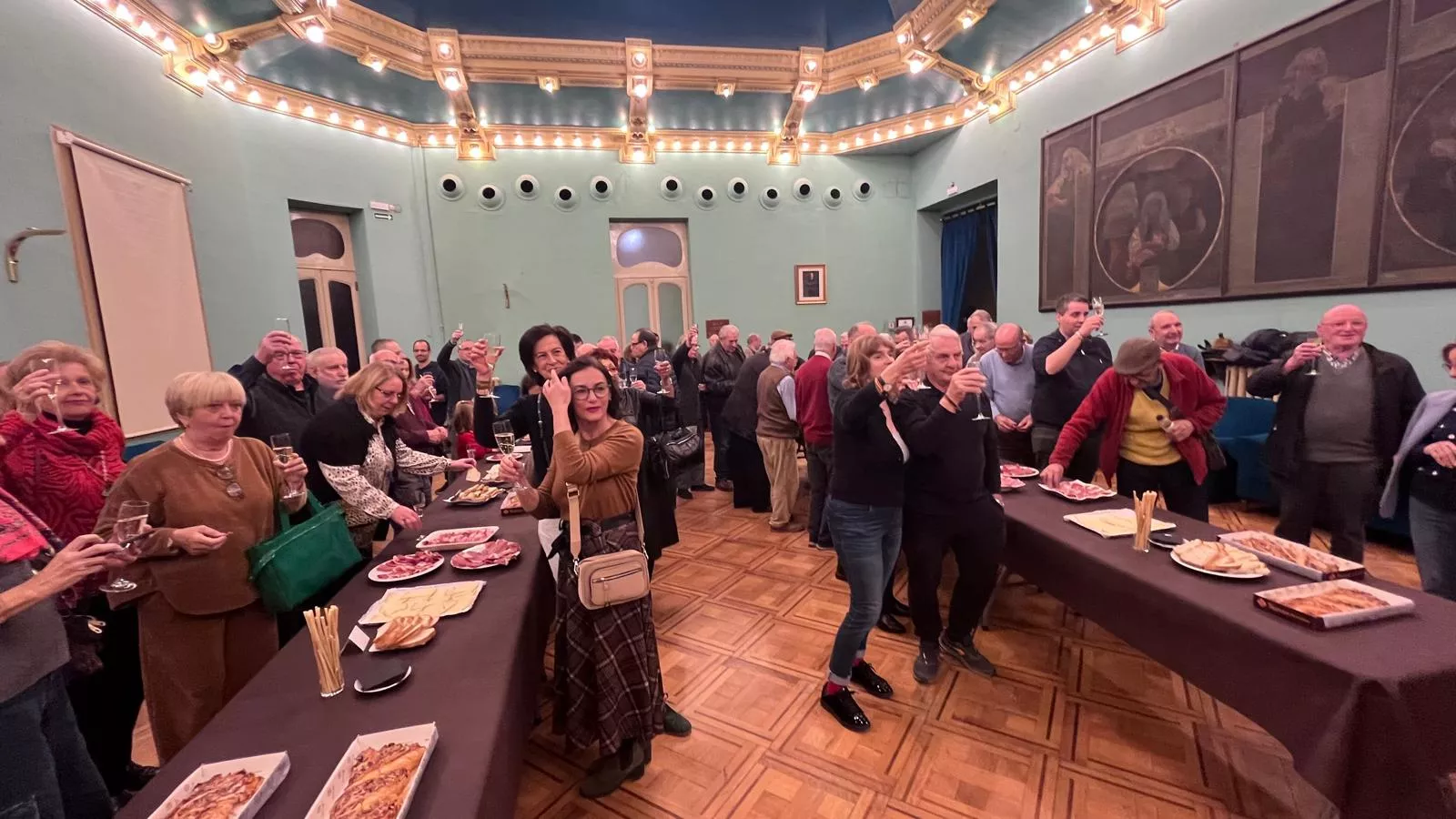 Entrega de premios y brindis navideño de los socios del Casino de Huesca. Foto Mercedes Manterola