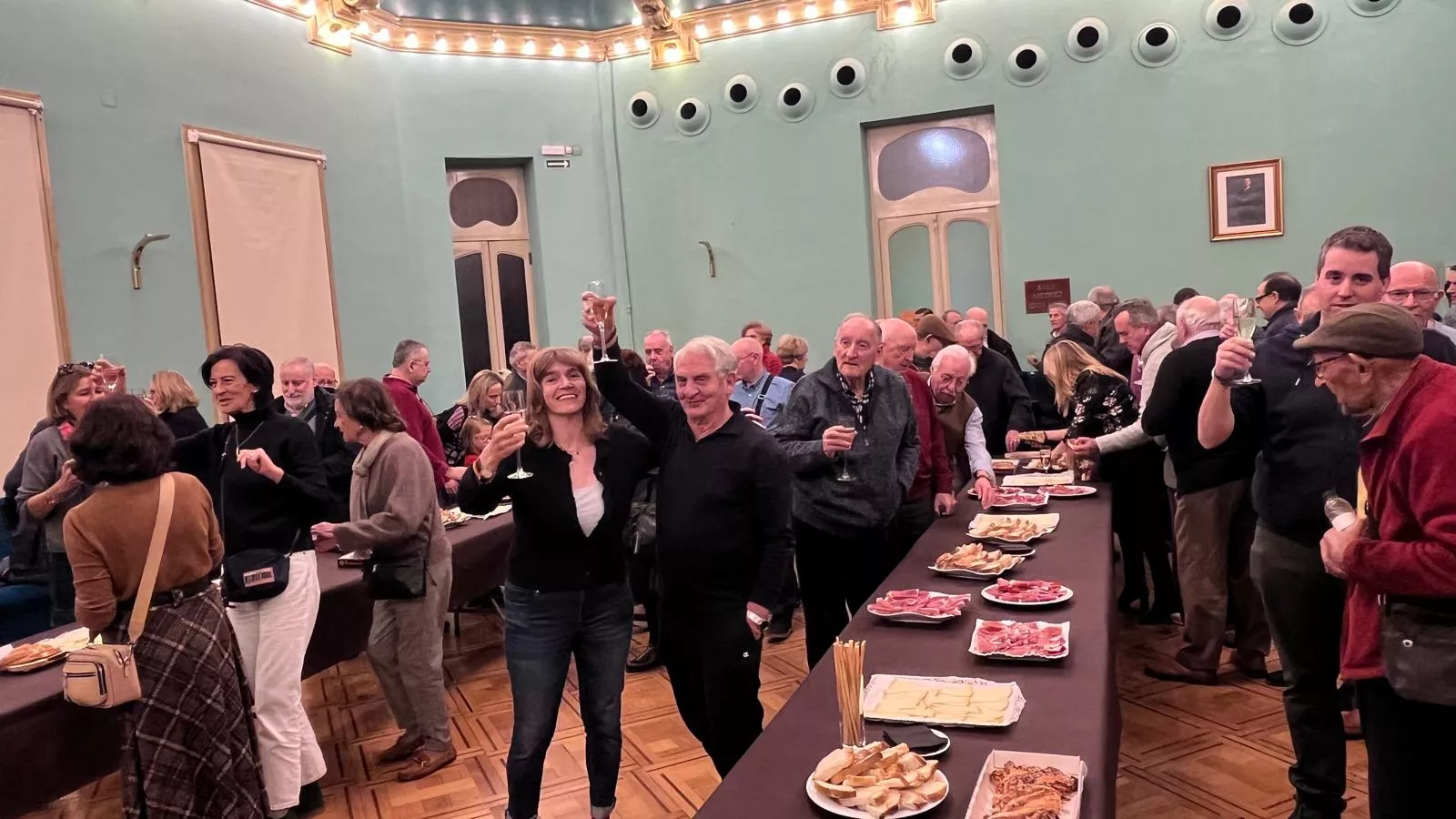 Entrega de premios y brindis navideño de los socios del Casino de Huesca. Foto Mercedes Manterola