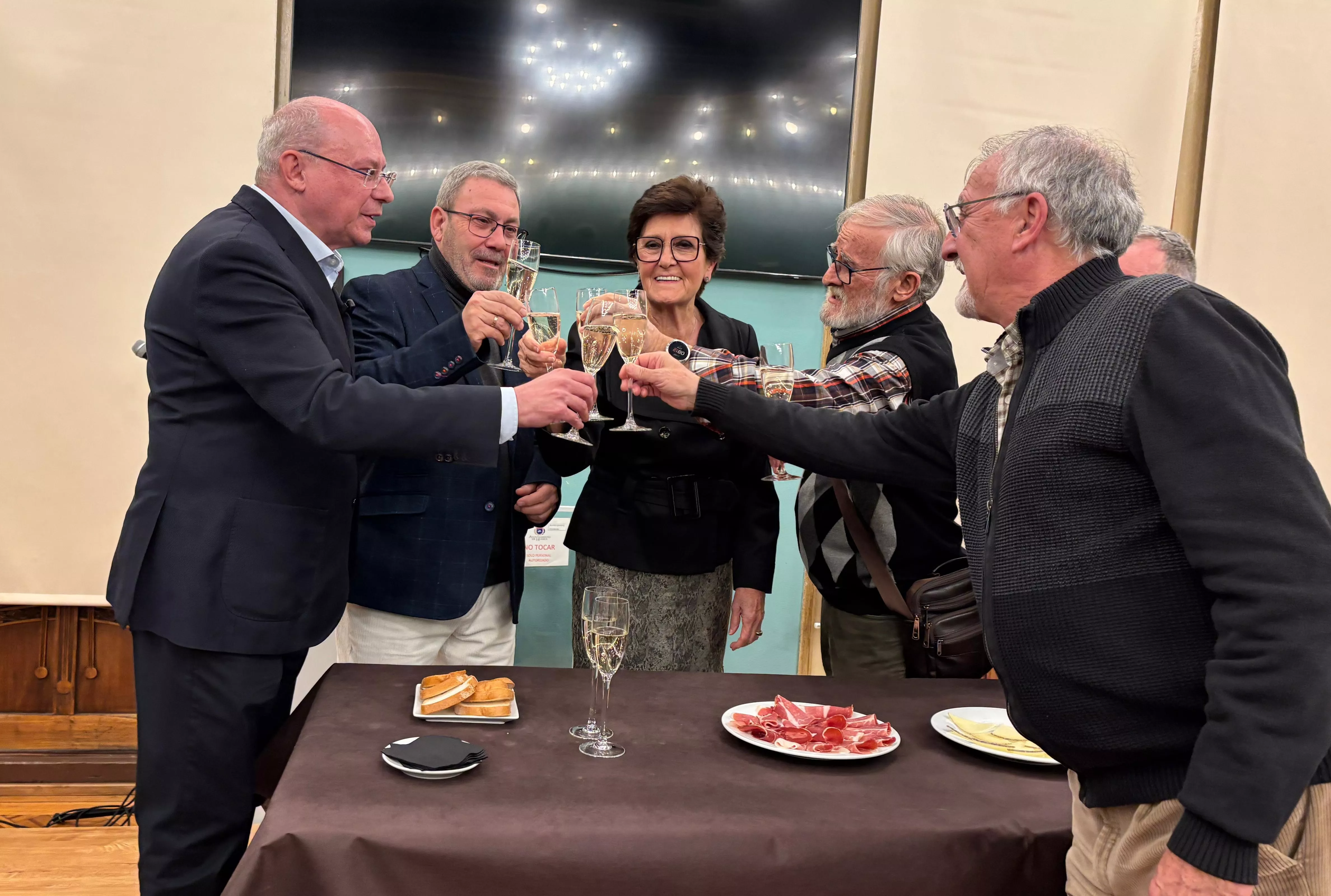 Entrega de premios y brindis navideño de los socios del Casino de Huesca. Foto Mercedes Manterola