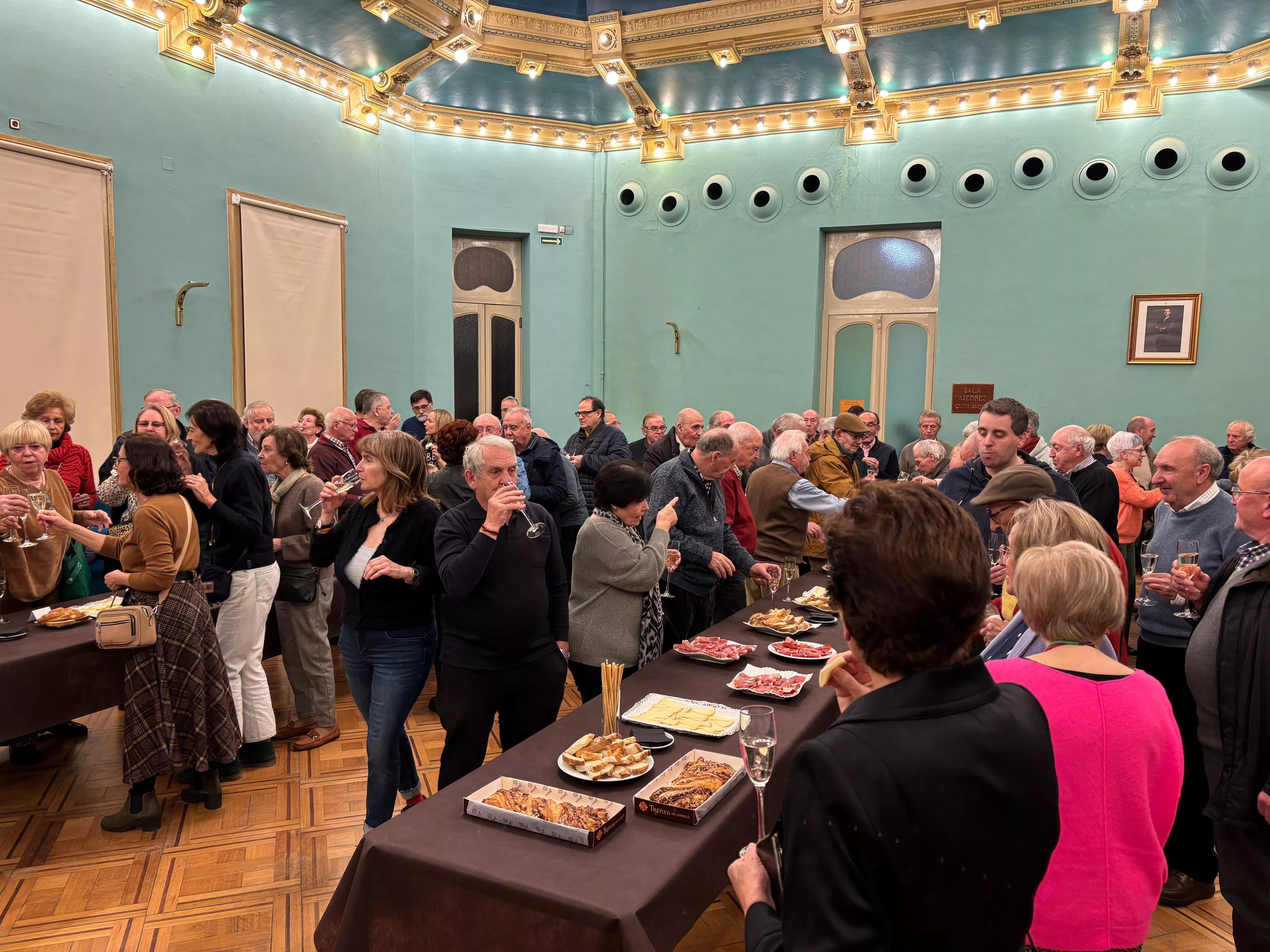 Entrega de premios y brindis navideño de los socios del Casino de Huesca. Foto Mercedes Manterola