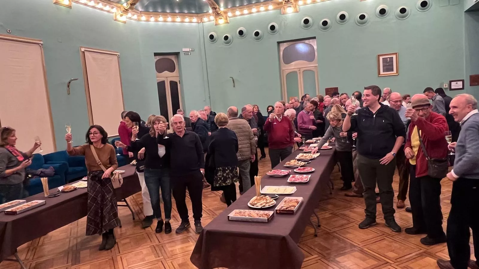 Entrega de premios y brindis navideño de los socios del Casino de Huesca. Foto Mercedes Manterola
