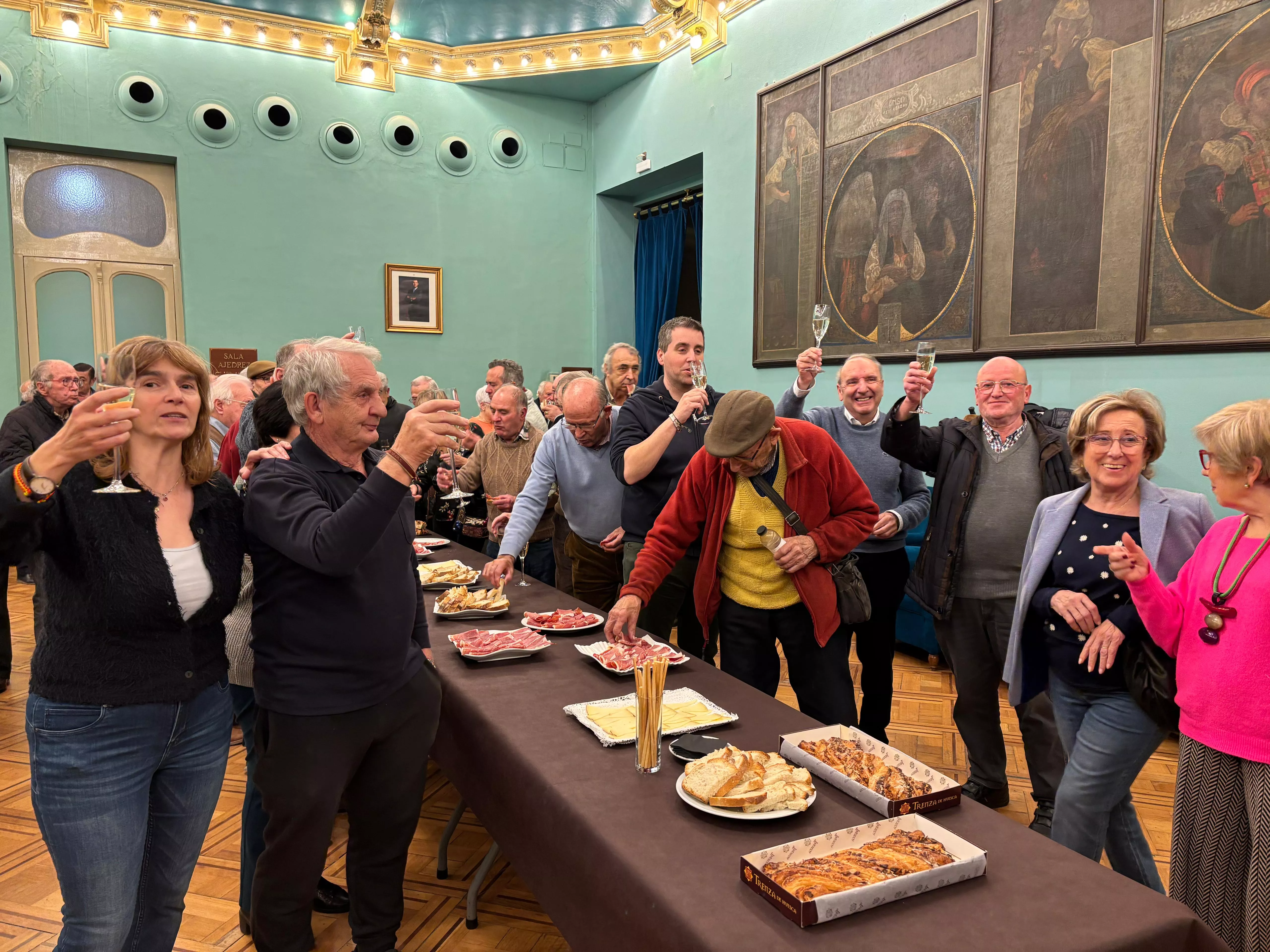 Entrega de premios y brindis navideño de los socios del Casino de Huesca. Foto Mercedes Manterola