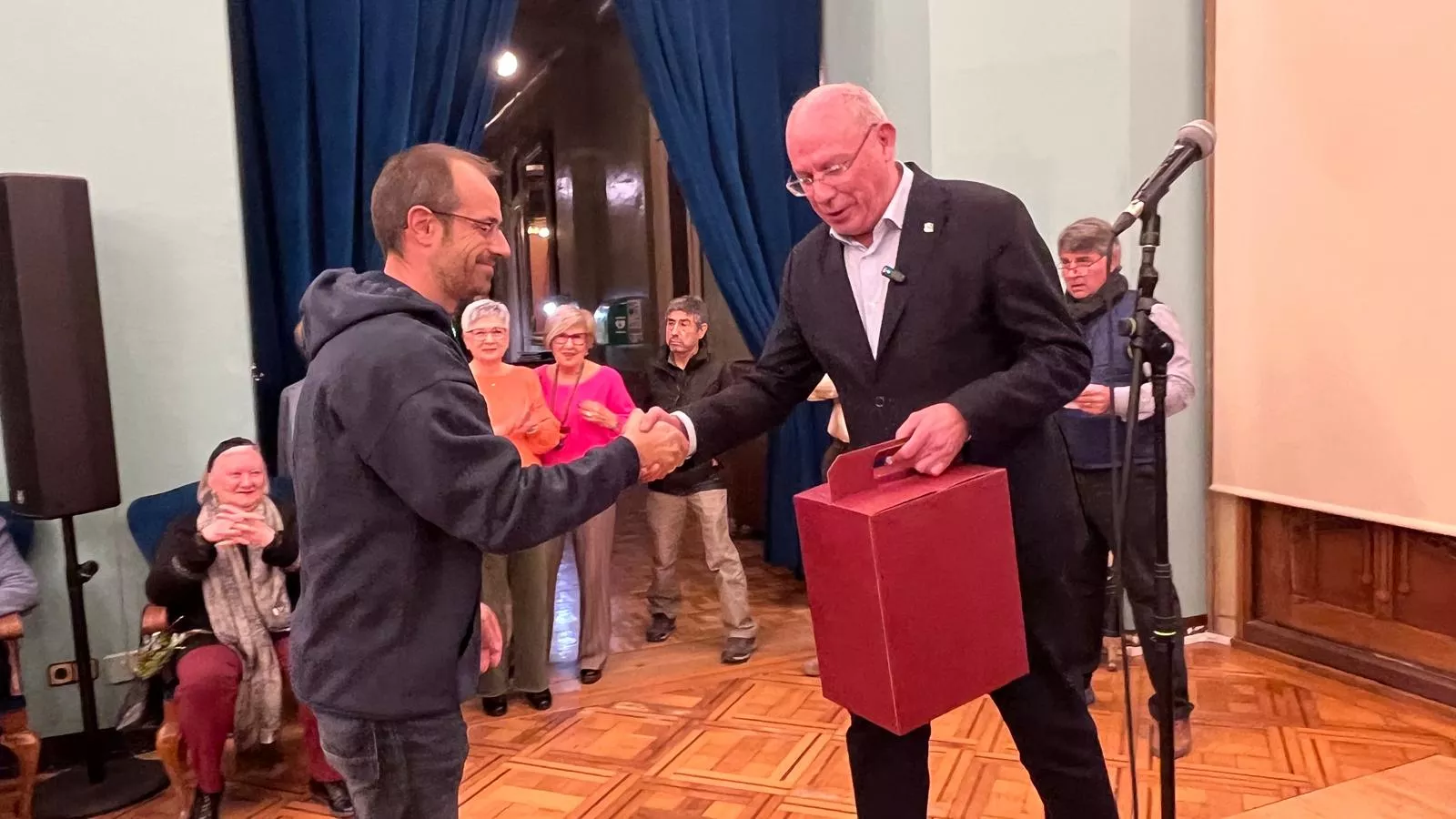 Entrega de premios y brindis navideño de los socios del Casino de Huesca. Foto Mercedes Manterola