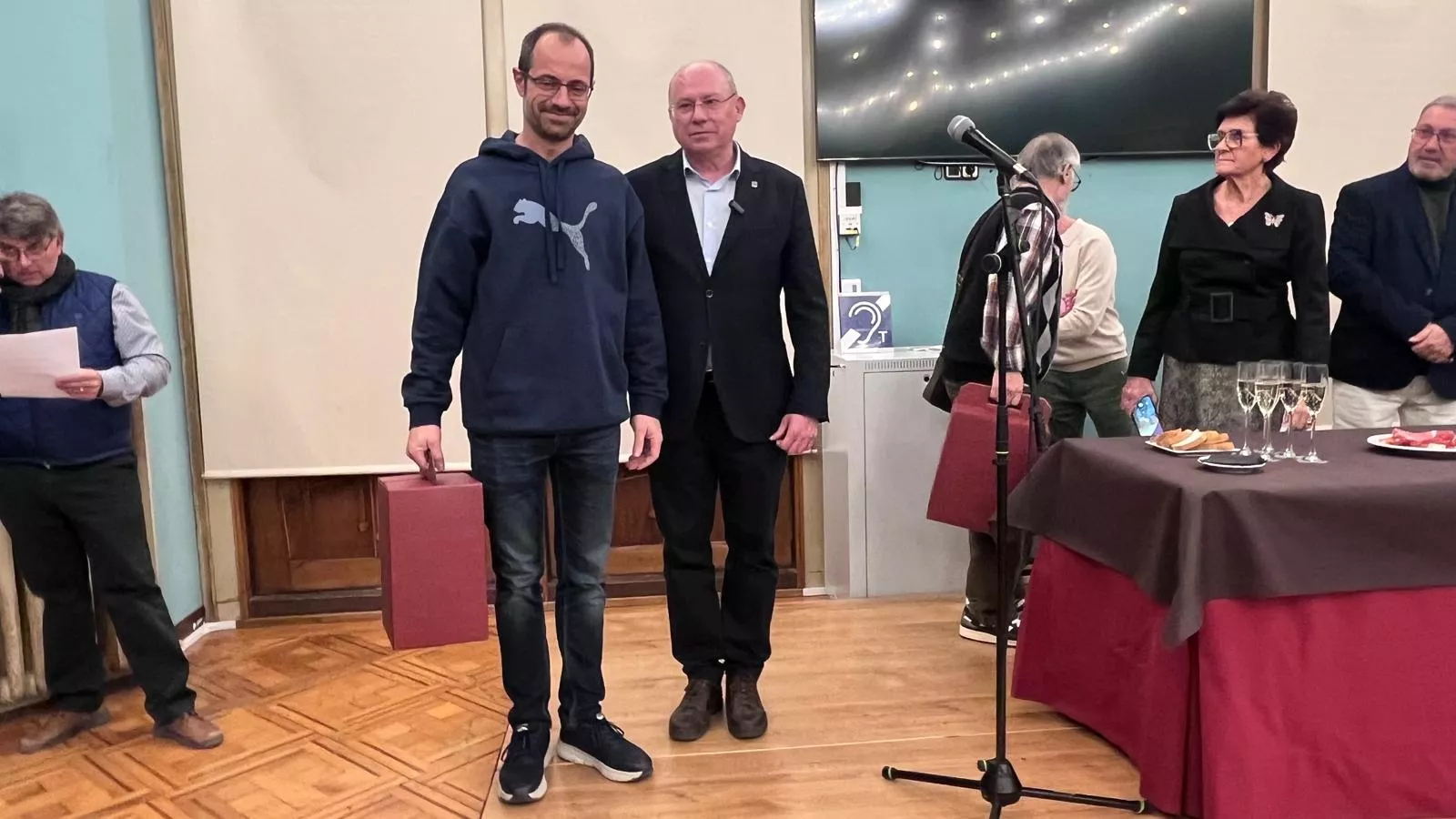 Entrega de premios y brindis navideño de los socios del Casino de Huesca. Foto Mercedes Manterola