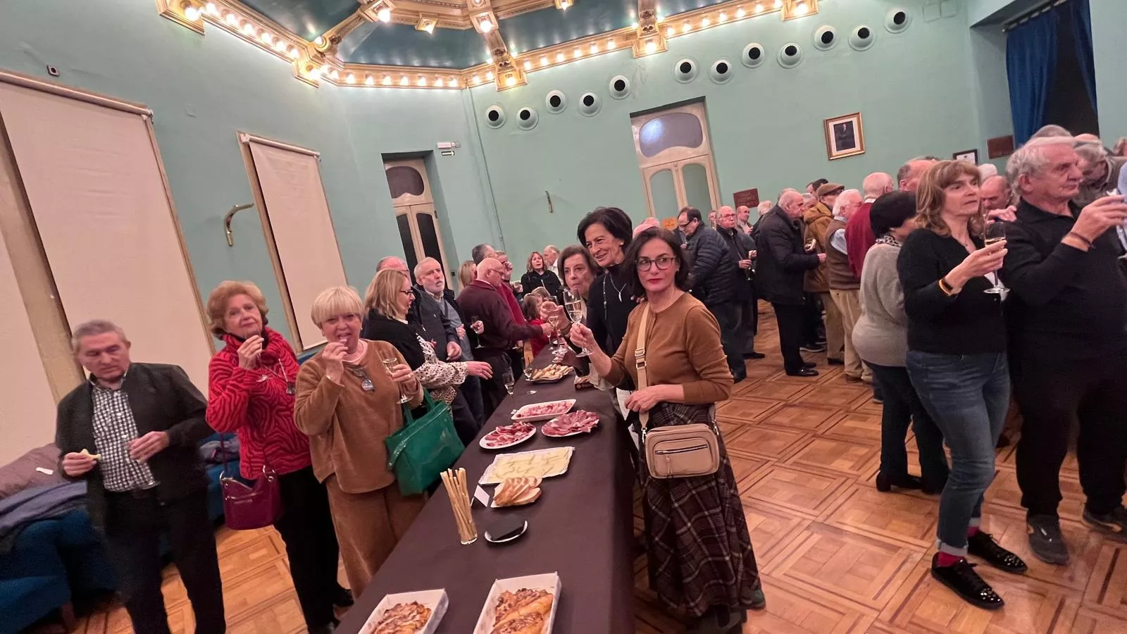 Entrega de premios y brindis navideño de los socios del Casino de Huesca. Foto Mercedes Manterola
