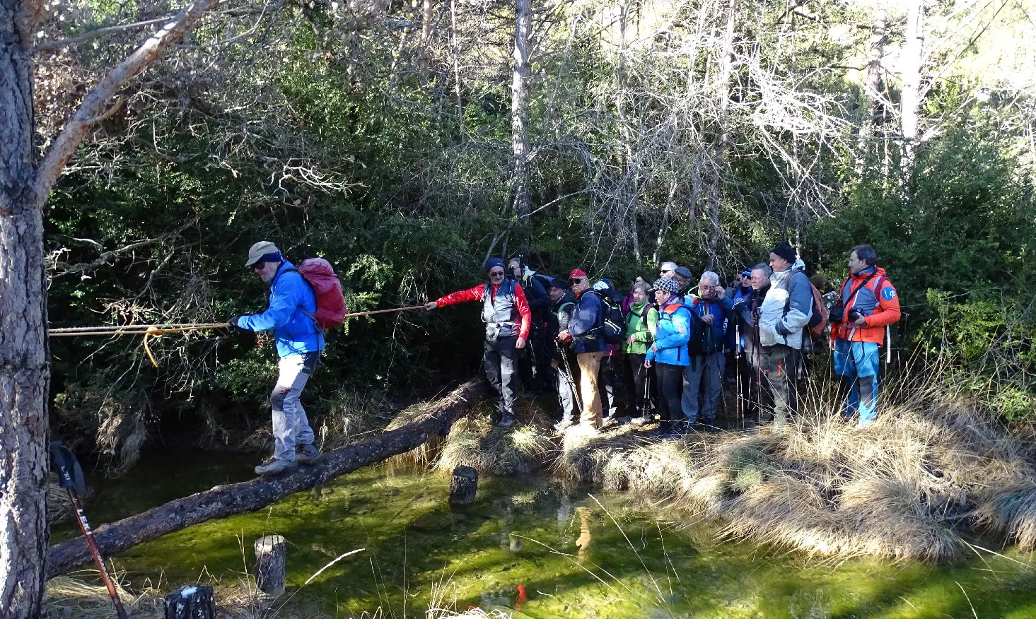 Original primer cruce de barranco. Foto Alfredo Zazo