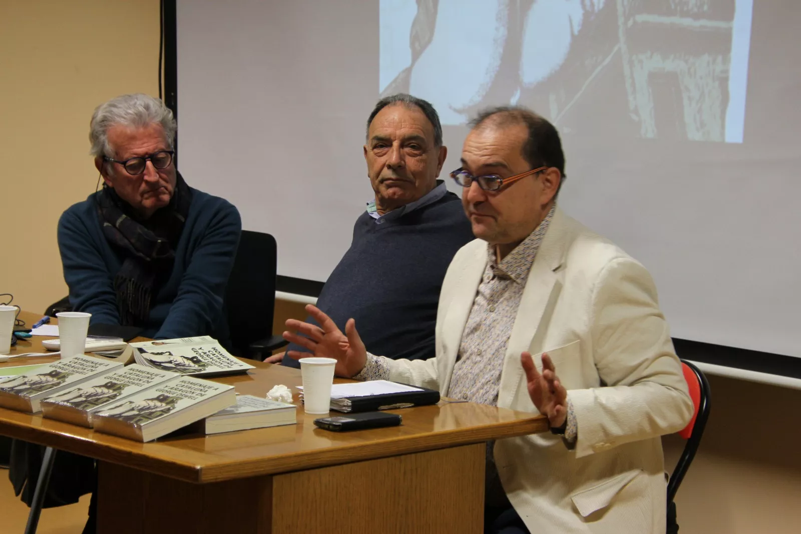 Presentación del libro "Homenaje a Cataluña y Aragón de George Orwell". Foto Carlos Neofato