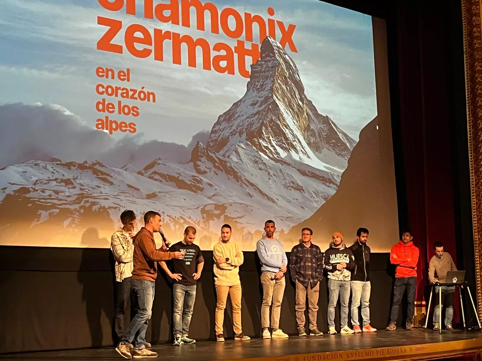 "Paisajes infinitos" y muchas risas en la Chamonix-Zermatt, en el corazón de Los Alpes. Foto: Adri Mora