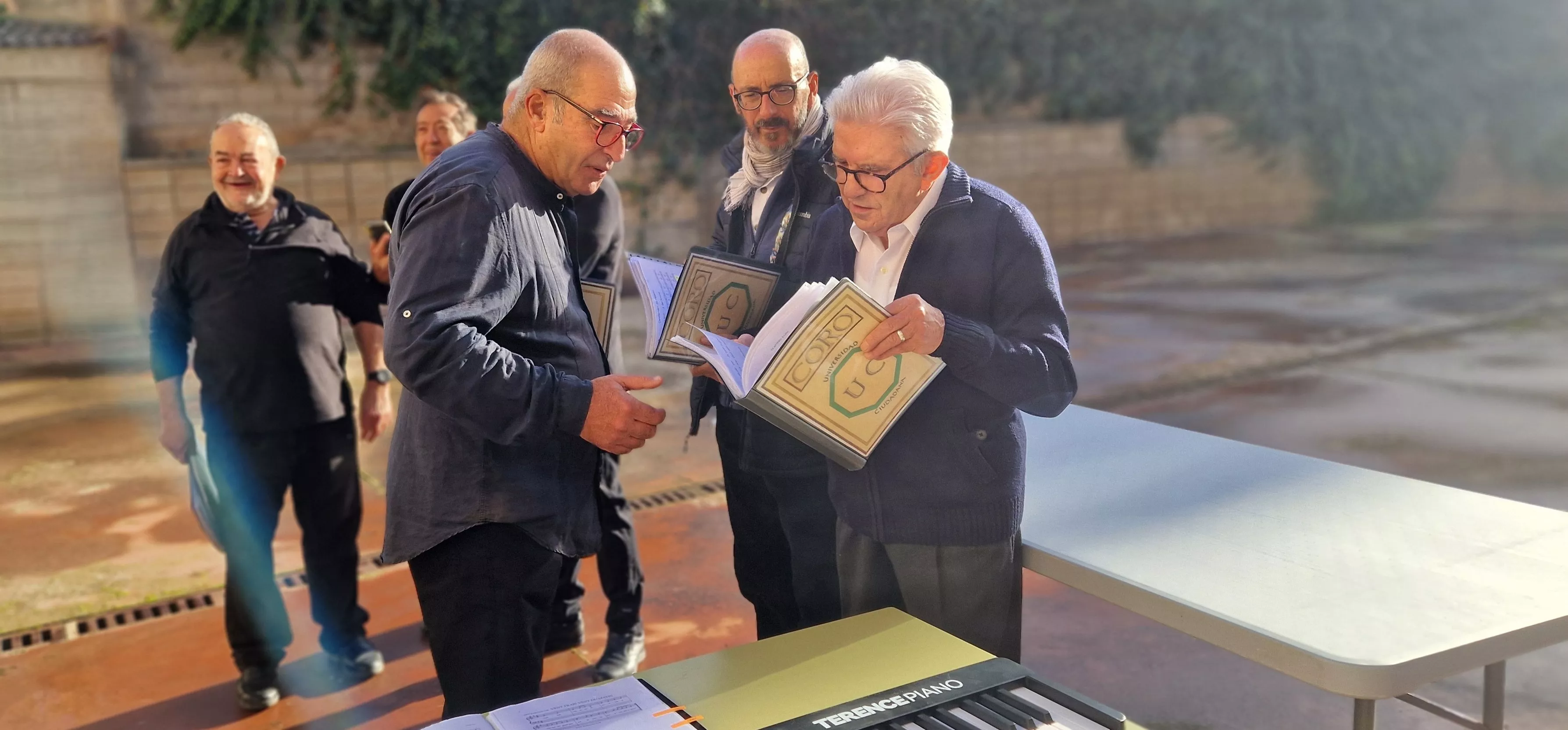  Fiesta de Navidad de la Escuela de Educación de Adultos de Huesca. Foto Myriam Martínez 