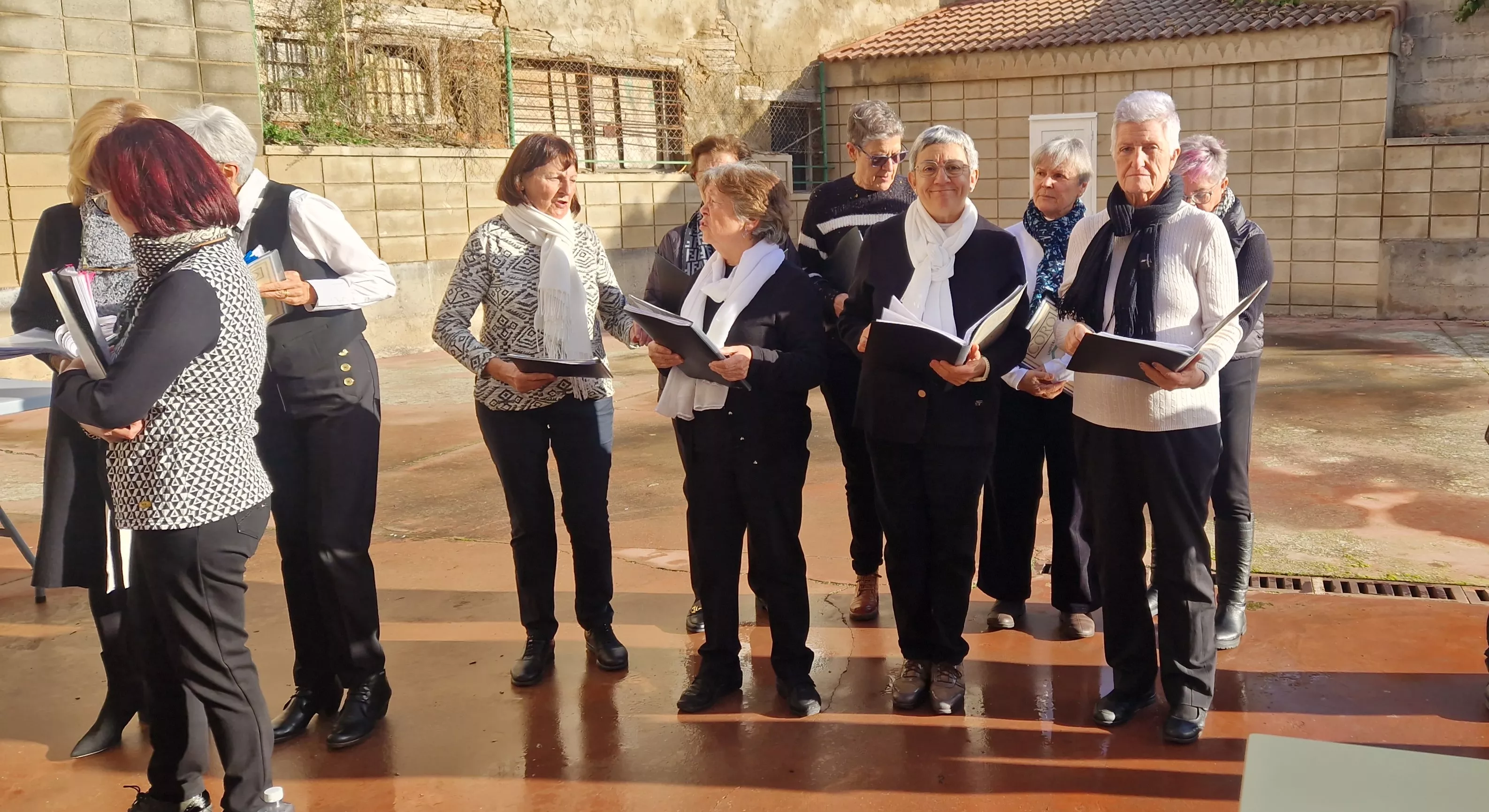  Fiesta de Navidad de la Escuela de Educación de Adultos de Huesca. Foto Myriam Martínez 