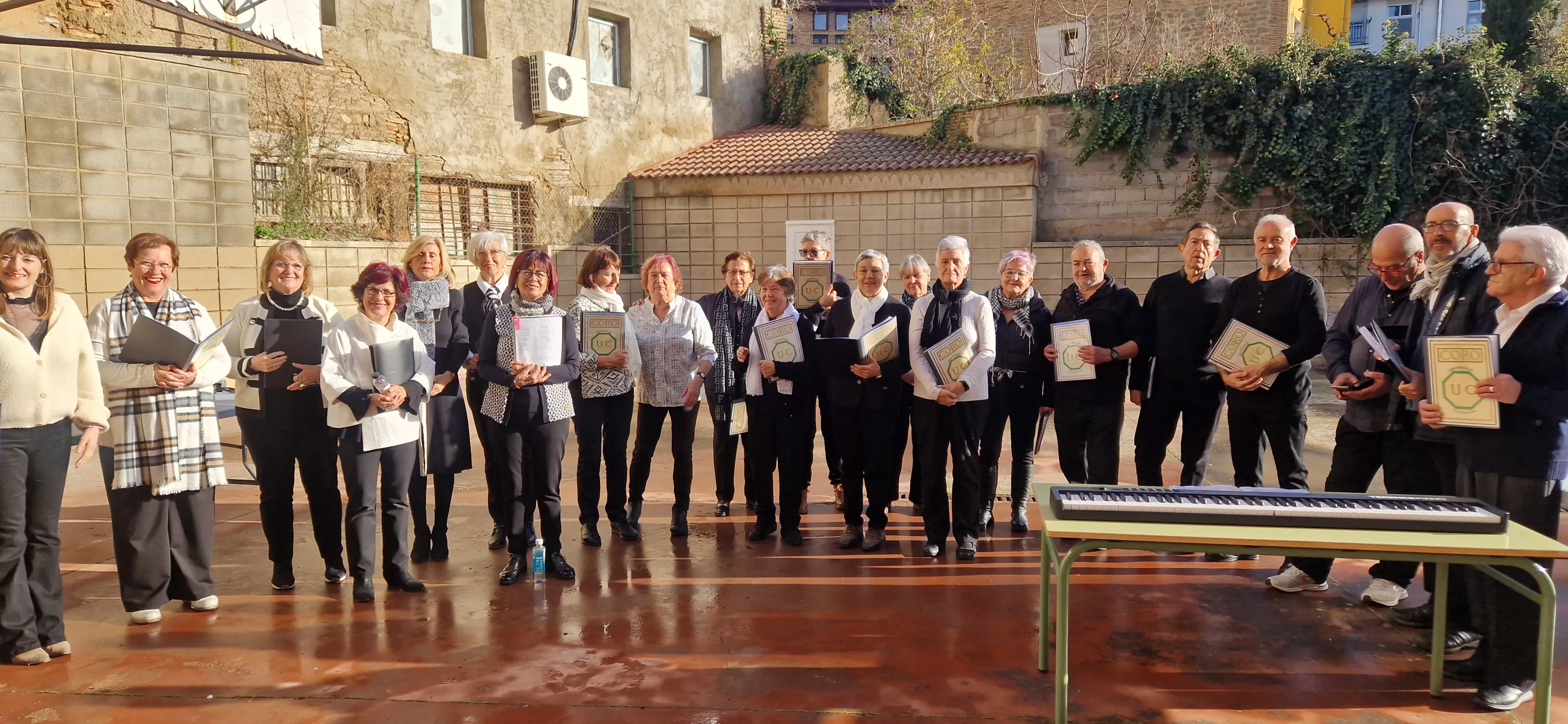  Fiesta de Navidad de la Escuela de Educación de Adultos de Huesca. Foto Myriam Martínez 