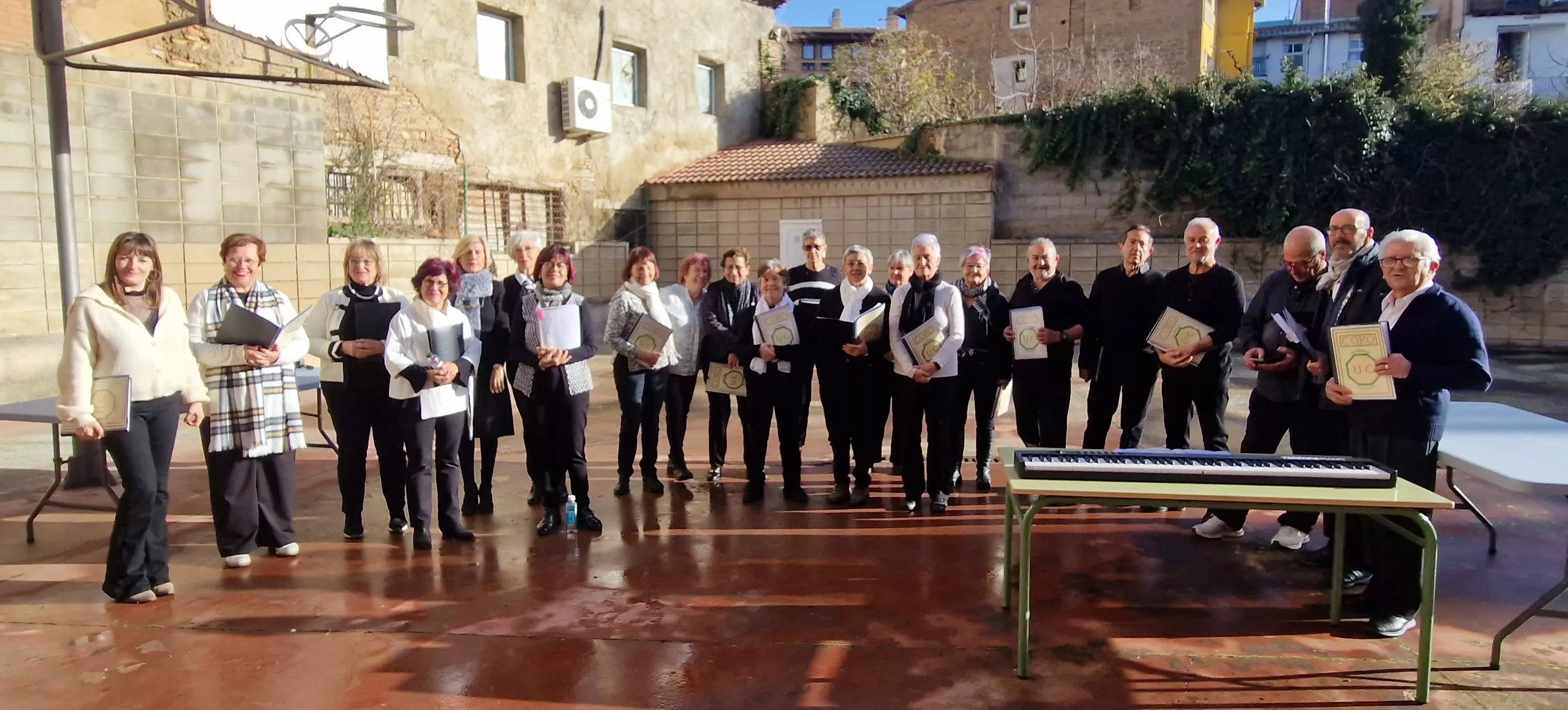  Fiesta de Navidad de la Escuela de Educación de Adultos de Huesca. Foto Myriam Martínez 