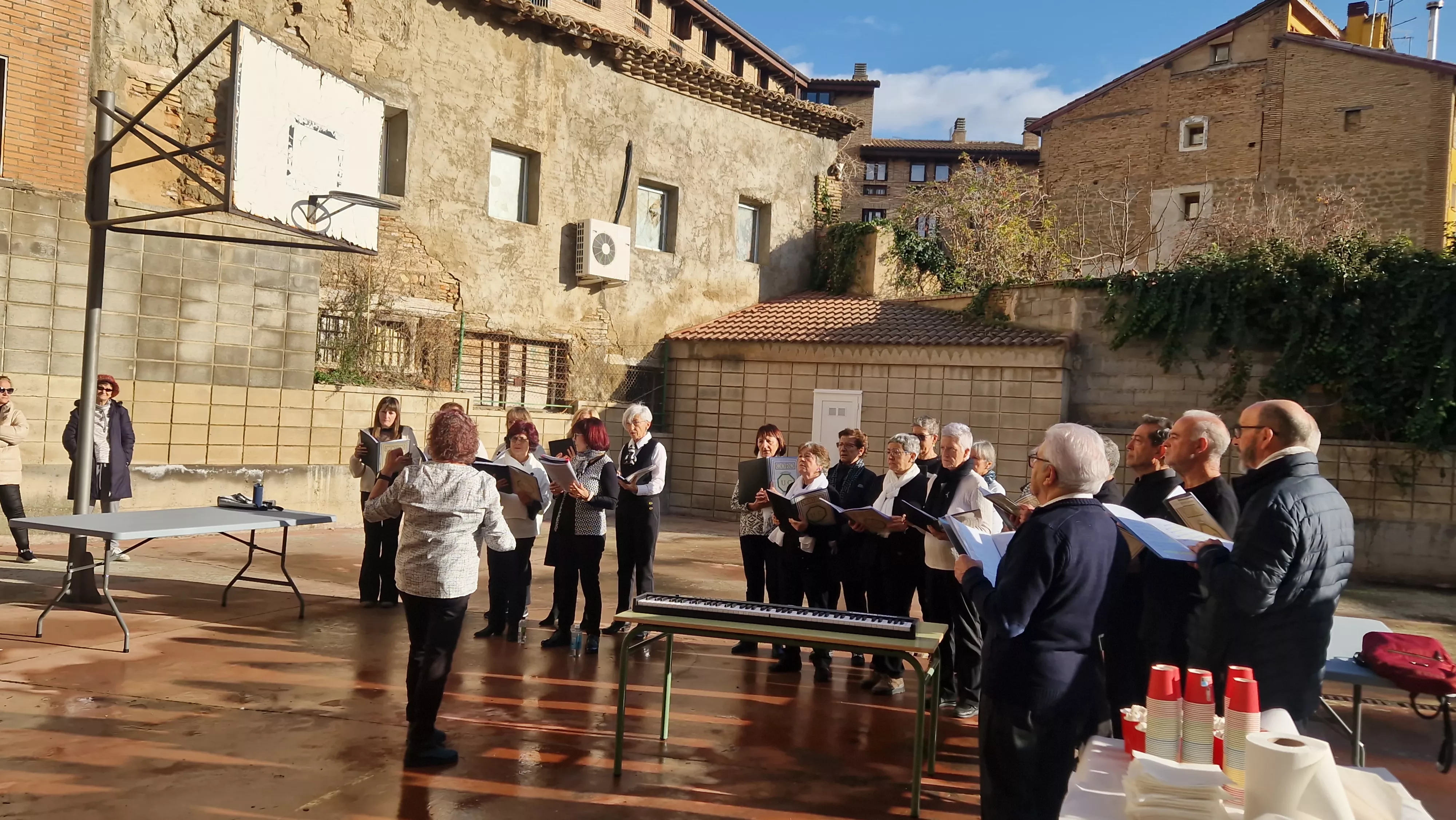  Fiesta de Navidad de la Escuela de Educación de Adultos de Huesca. Foto Myriam Martínez 