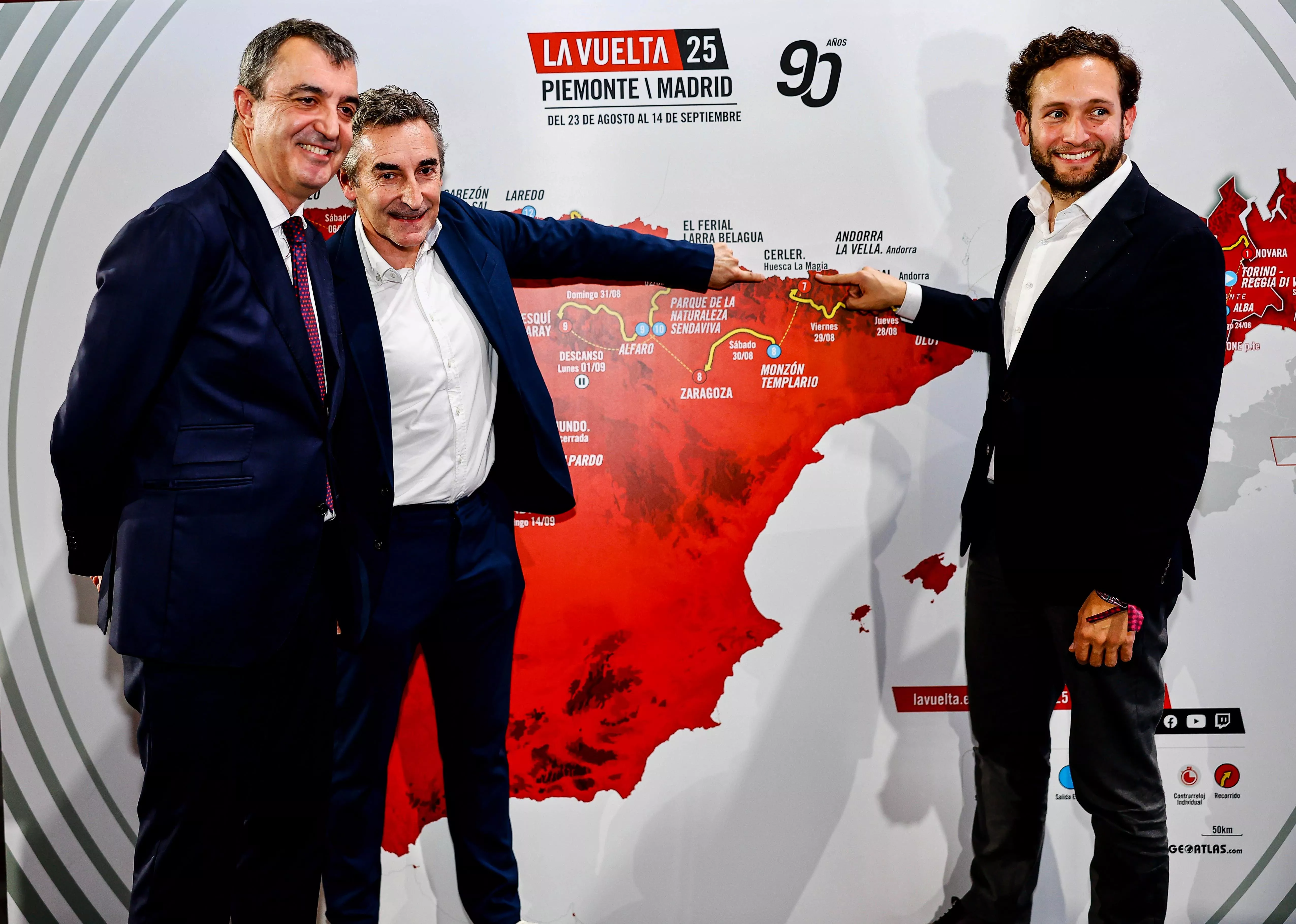 Javier Guillén, Fernando Escartín e Isaac Claver, en la presentación del recorrido de La Vuelta.
