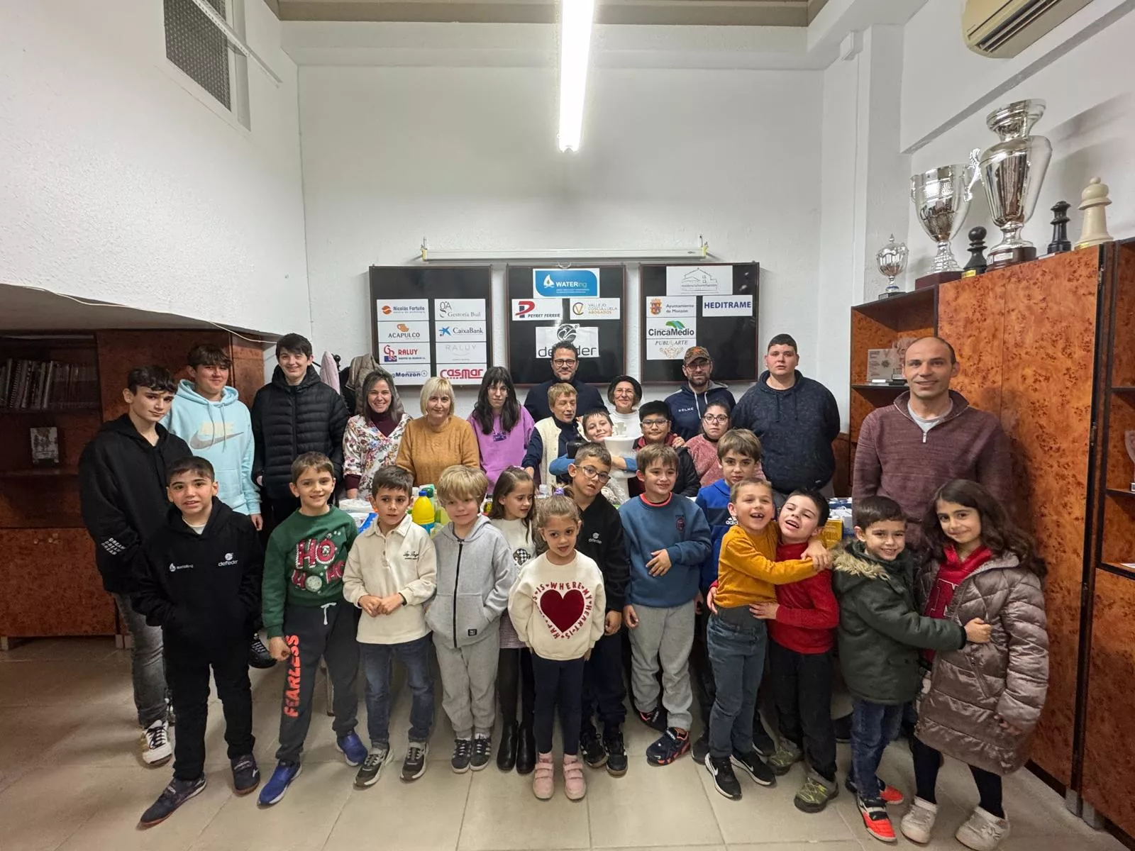 El torneo navideño del Ajedrez Monzón recauda 350 kg de solidaridad