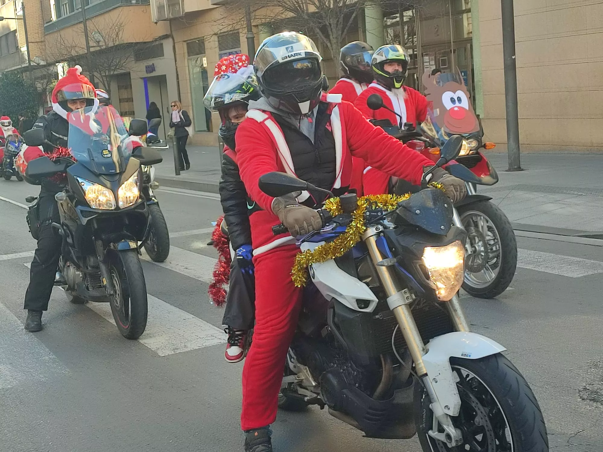 "Papanoelada" motera en Huesca.
