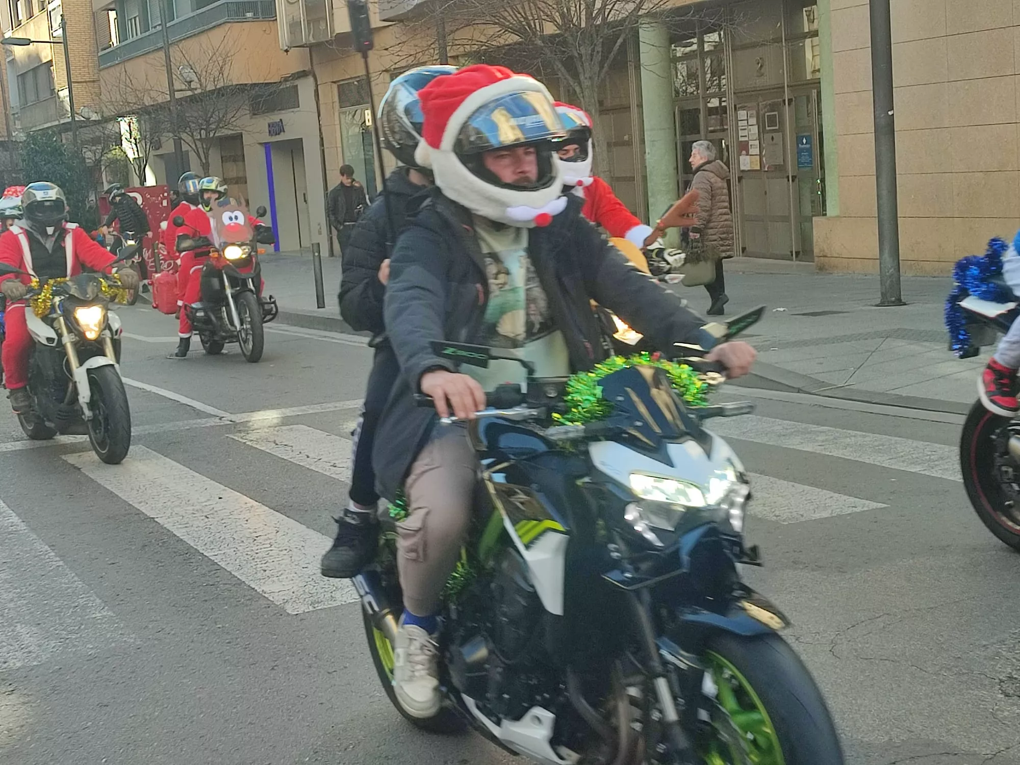 "Papanoelada" motera en Huesca.