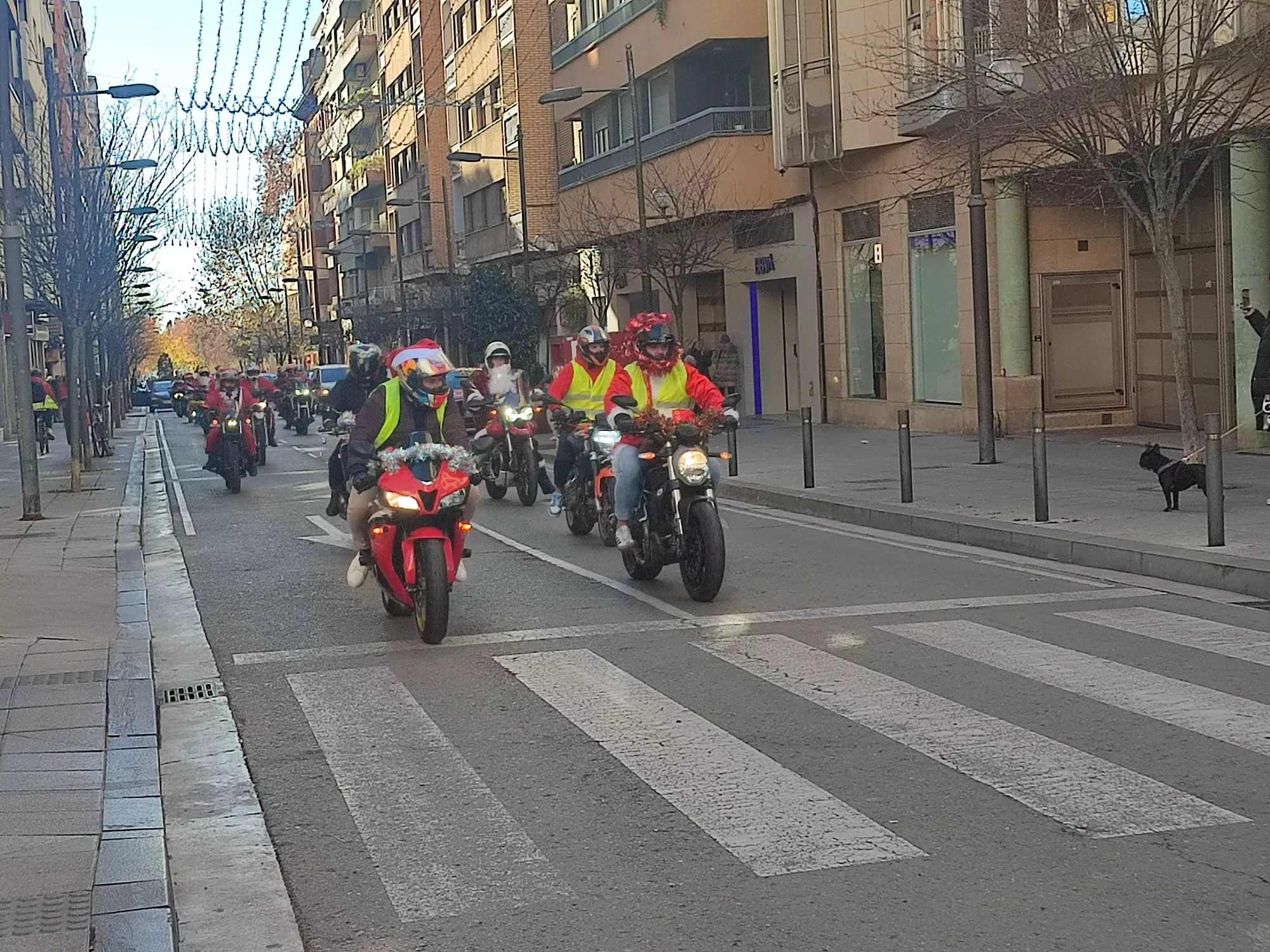 "Papanoelada" motera en Huesca.