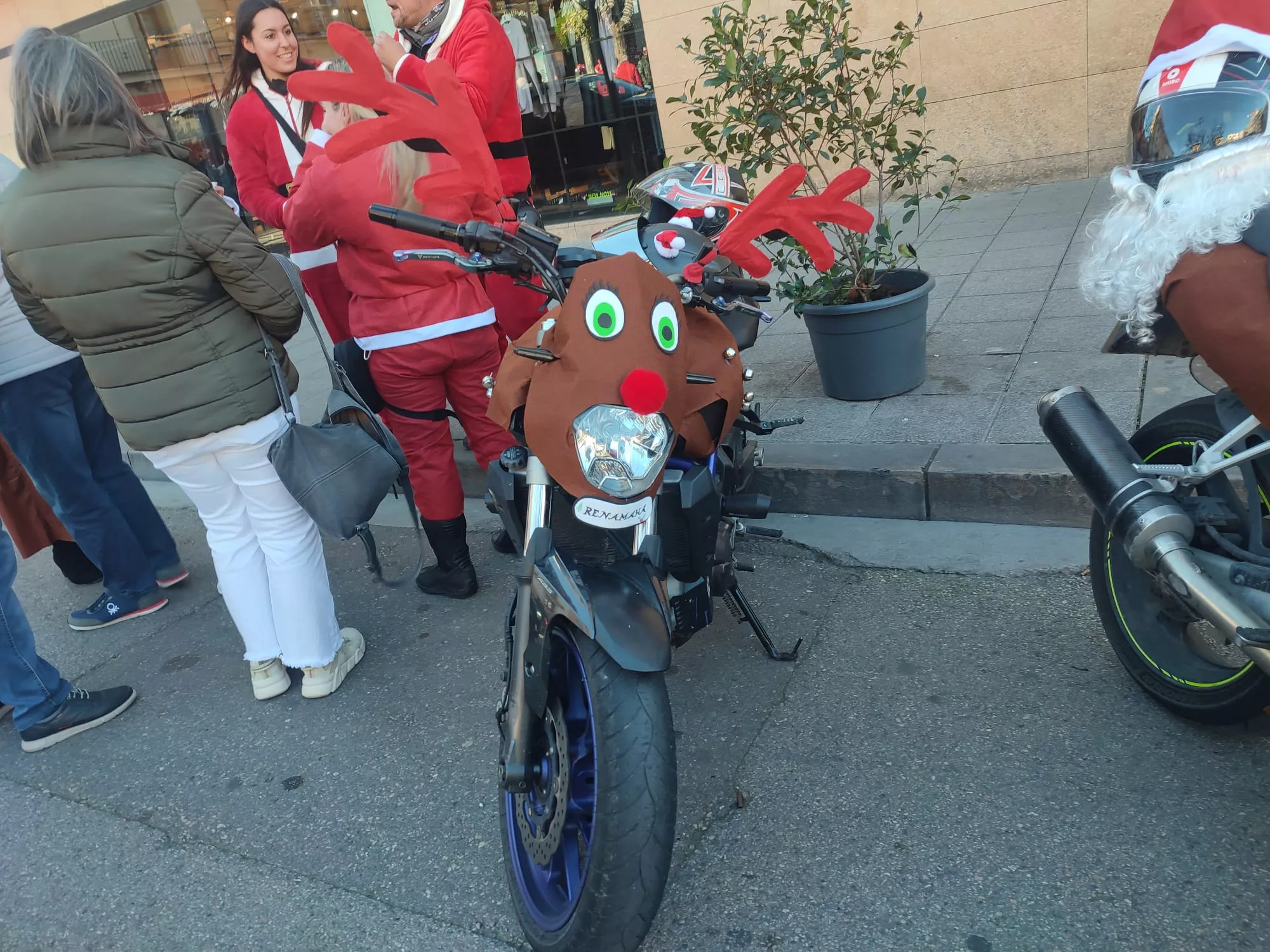 "Papanoelada" motera en Huesca.
