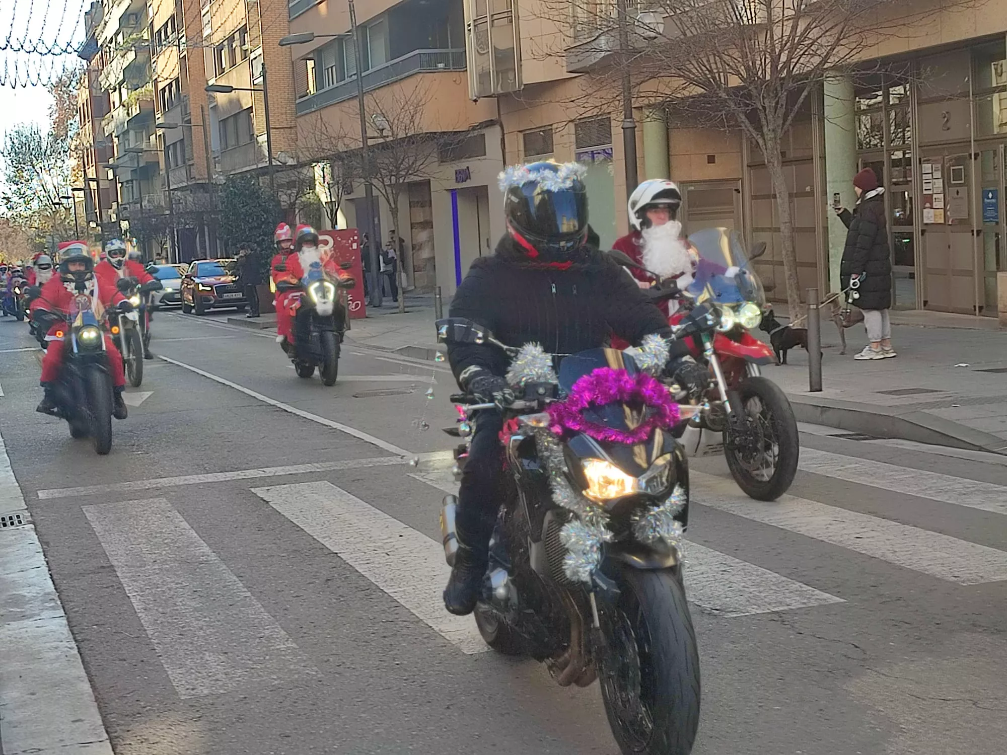 "Papanoelada" motera en Huesca.