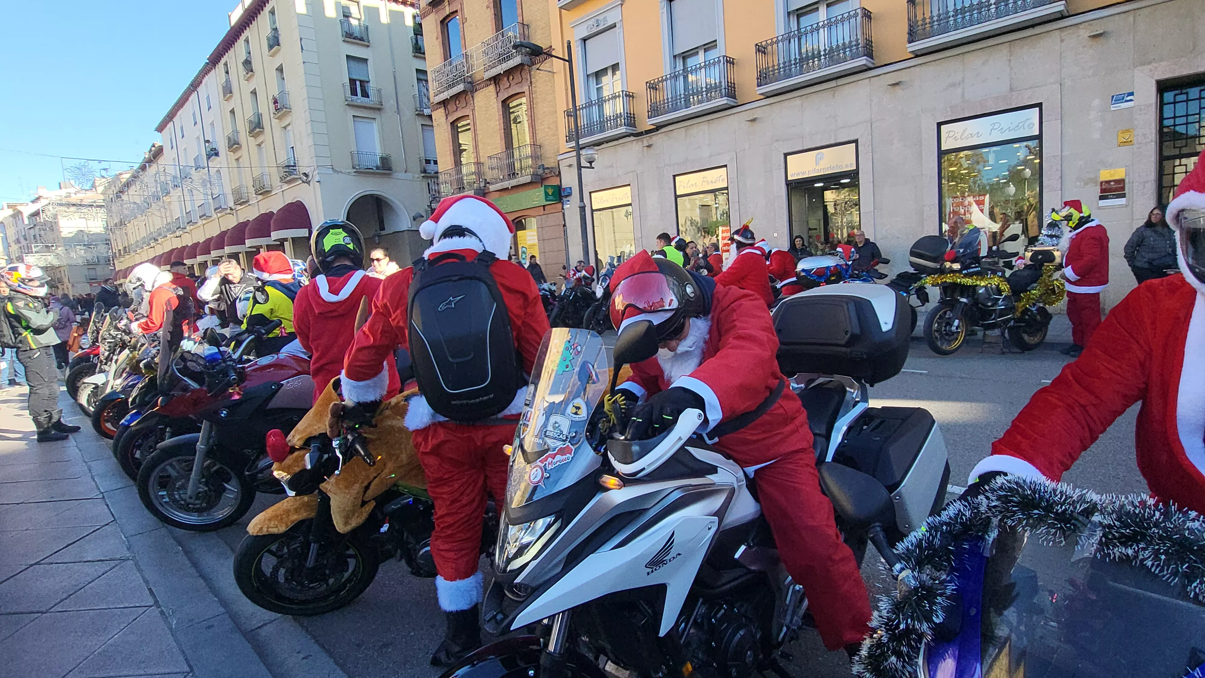 "Papanoelada" motera en Huesca.