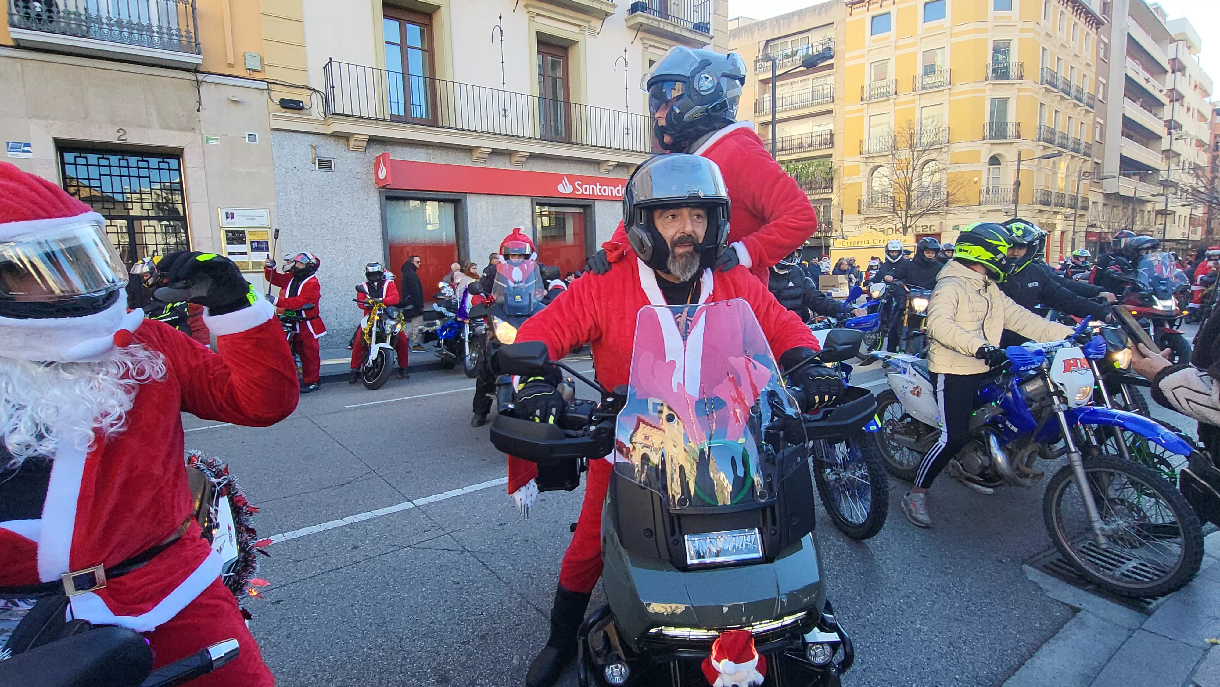 "Papanoelada" motera en Huesca.
