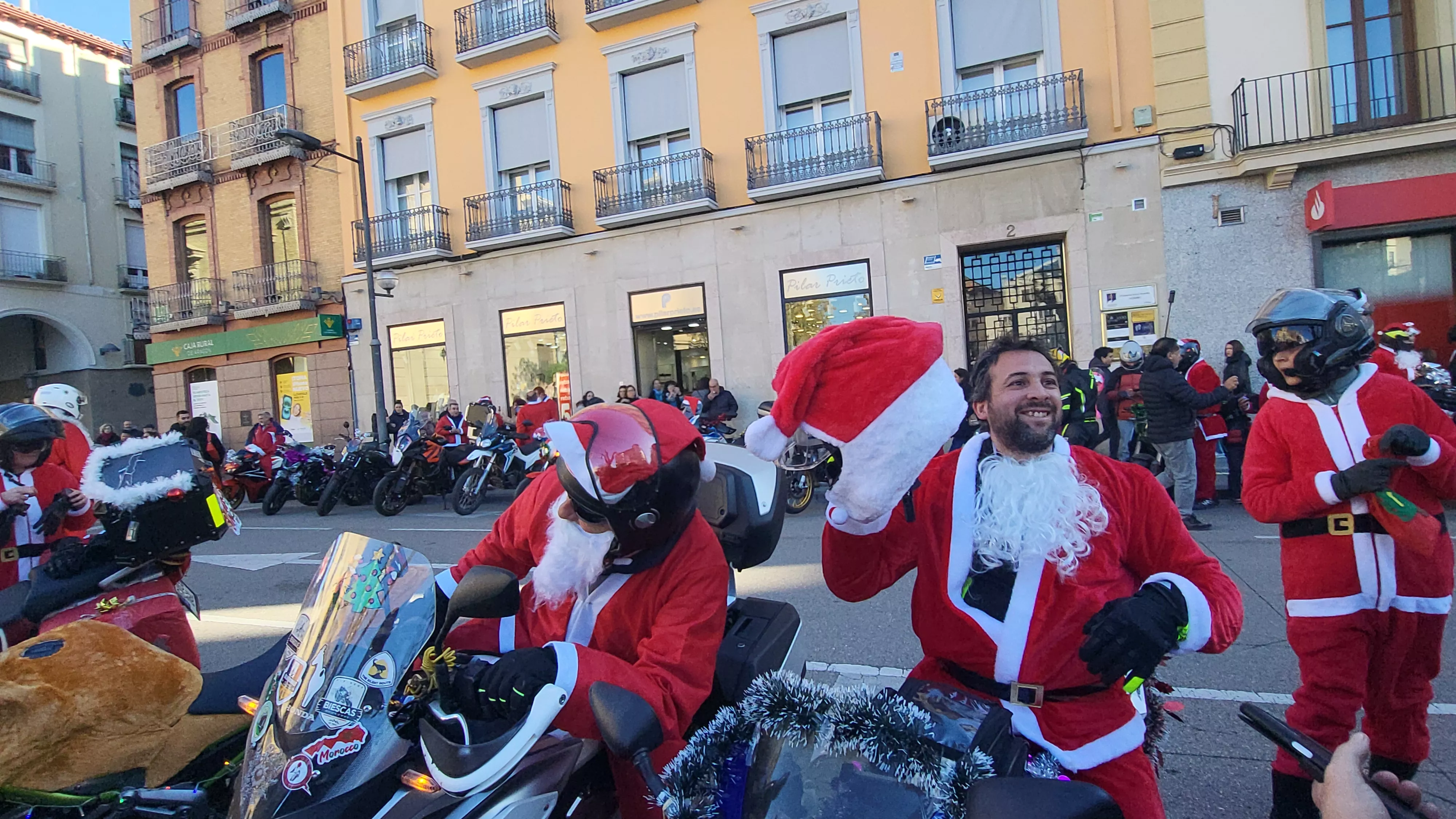 "Papanoelada" motera en Huesca.