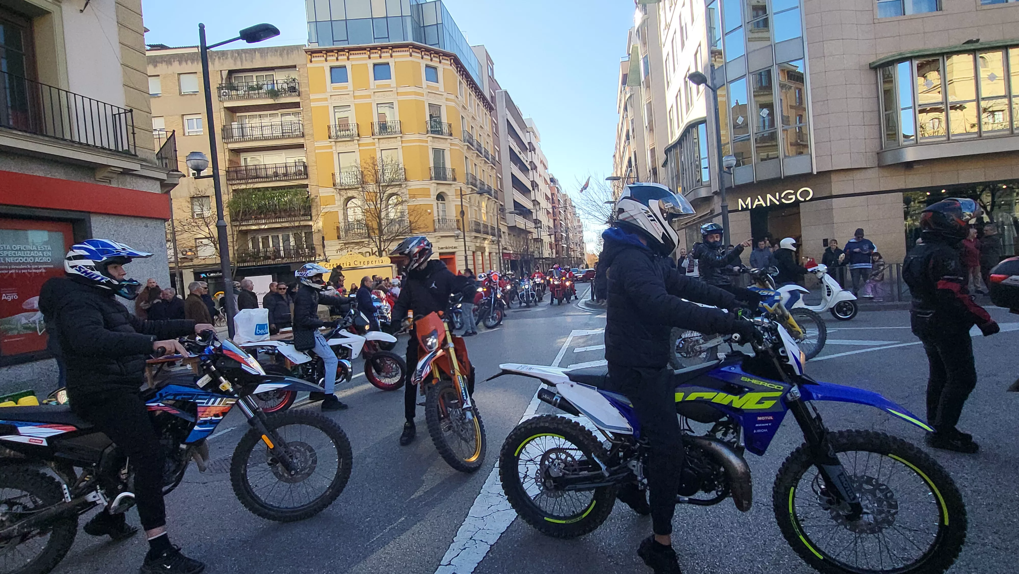 "Papanoelada" motera en Huesca.